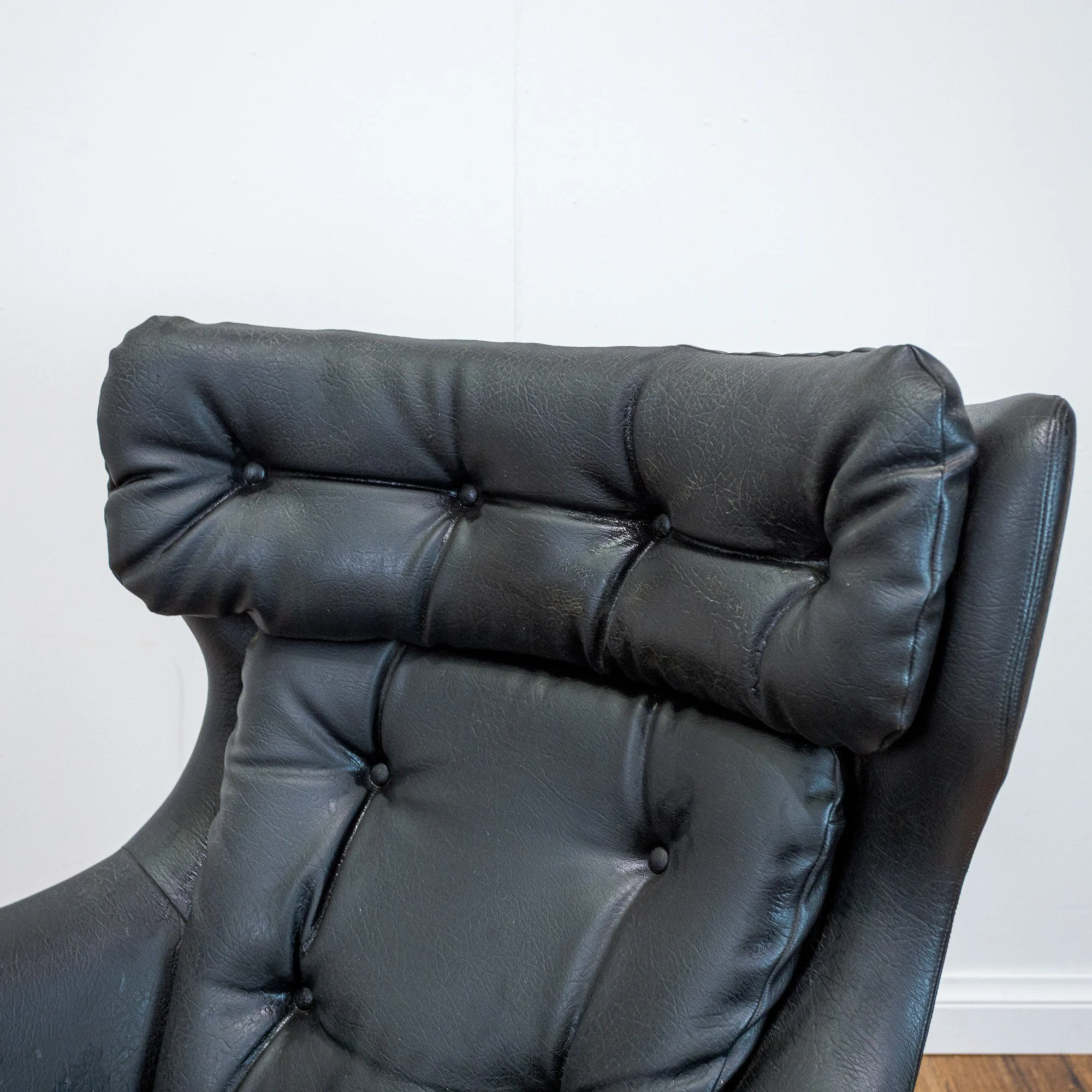 Parker Knoll ‘Statesman’ Armchair in Black Leatherette