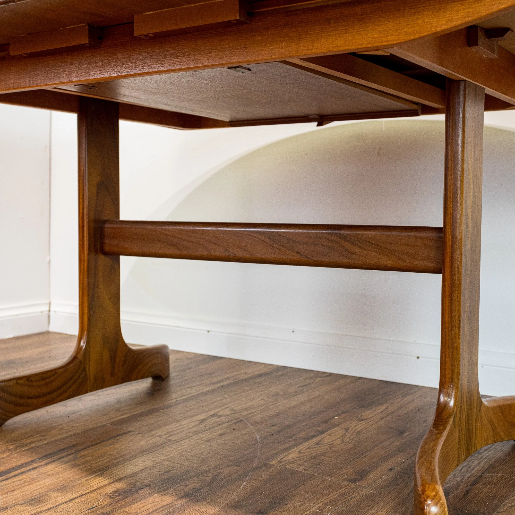 G Plan Fresco Oval 'Whale Tail' Extending Dining Table