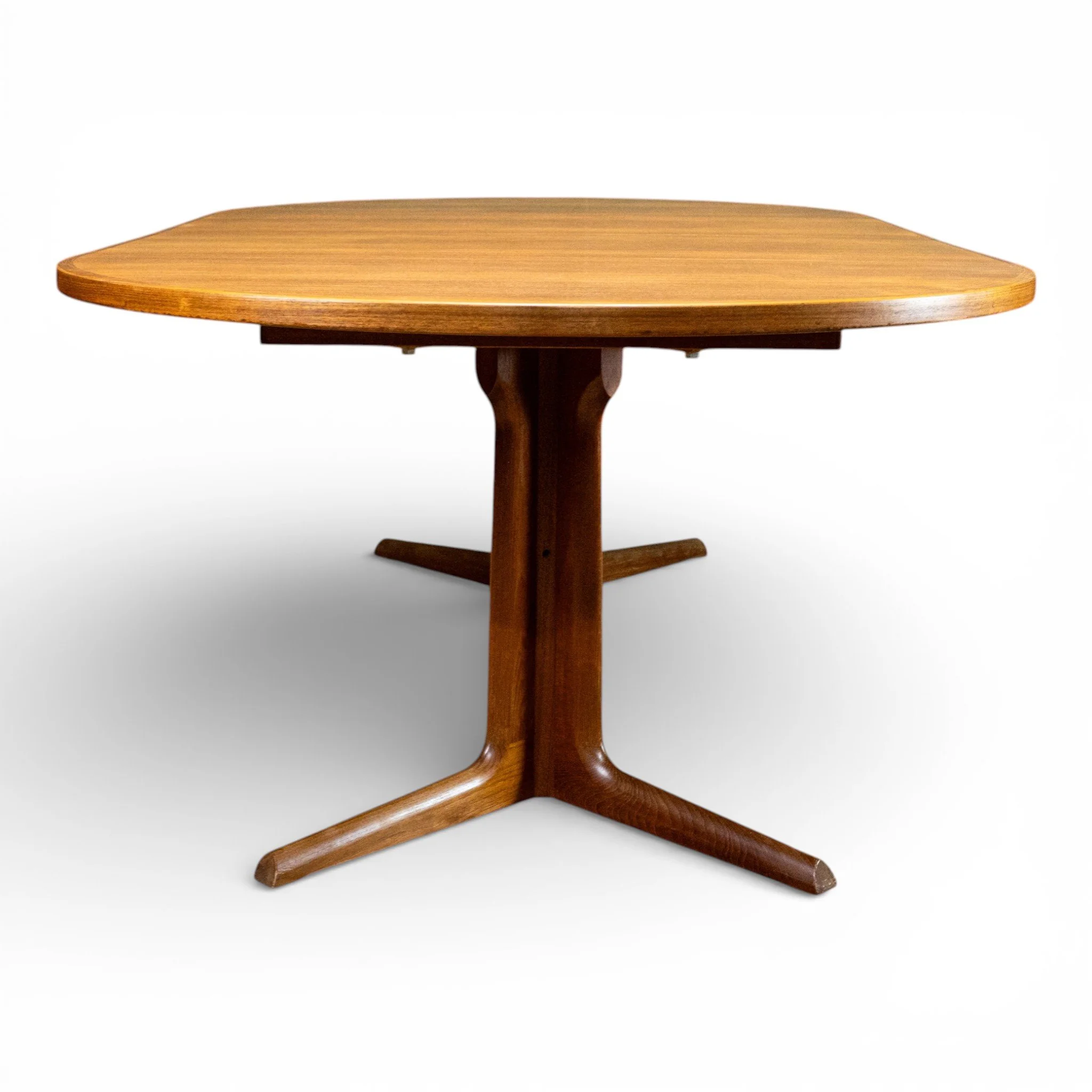 Gudme Møbelfabrik Teak Pedestal Extending Dining Table