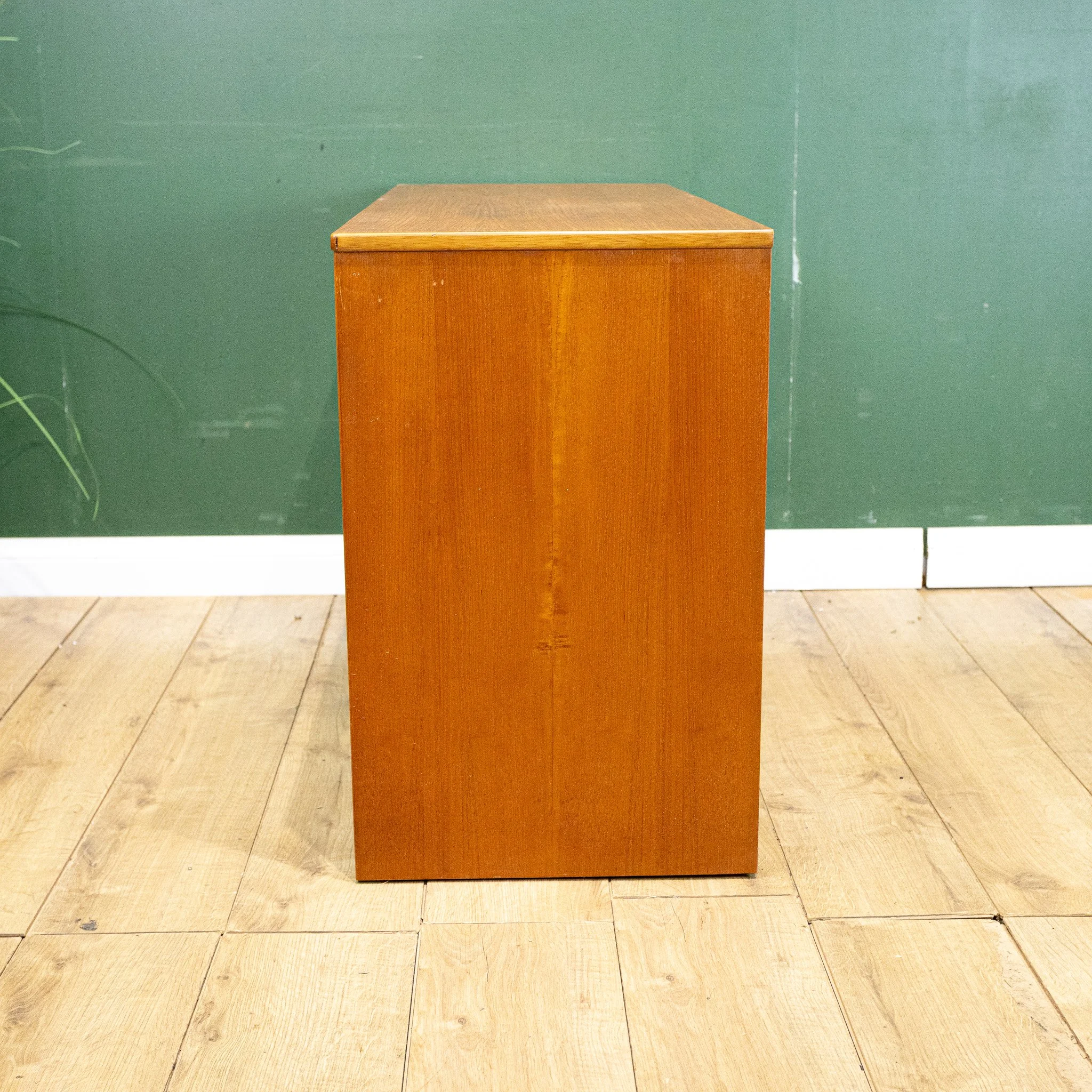 Stag Cantana Chest of 8 Drawers