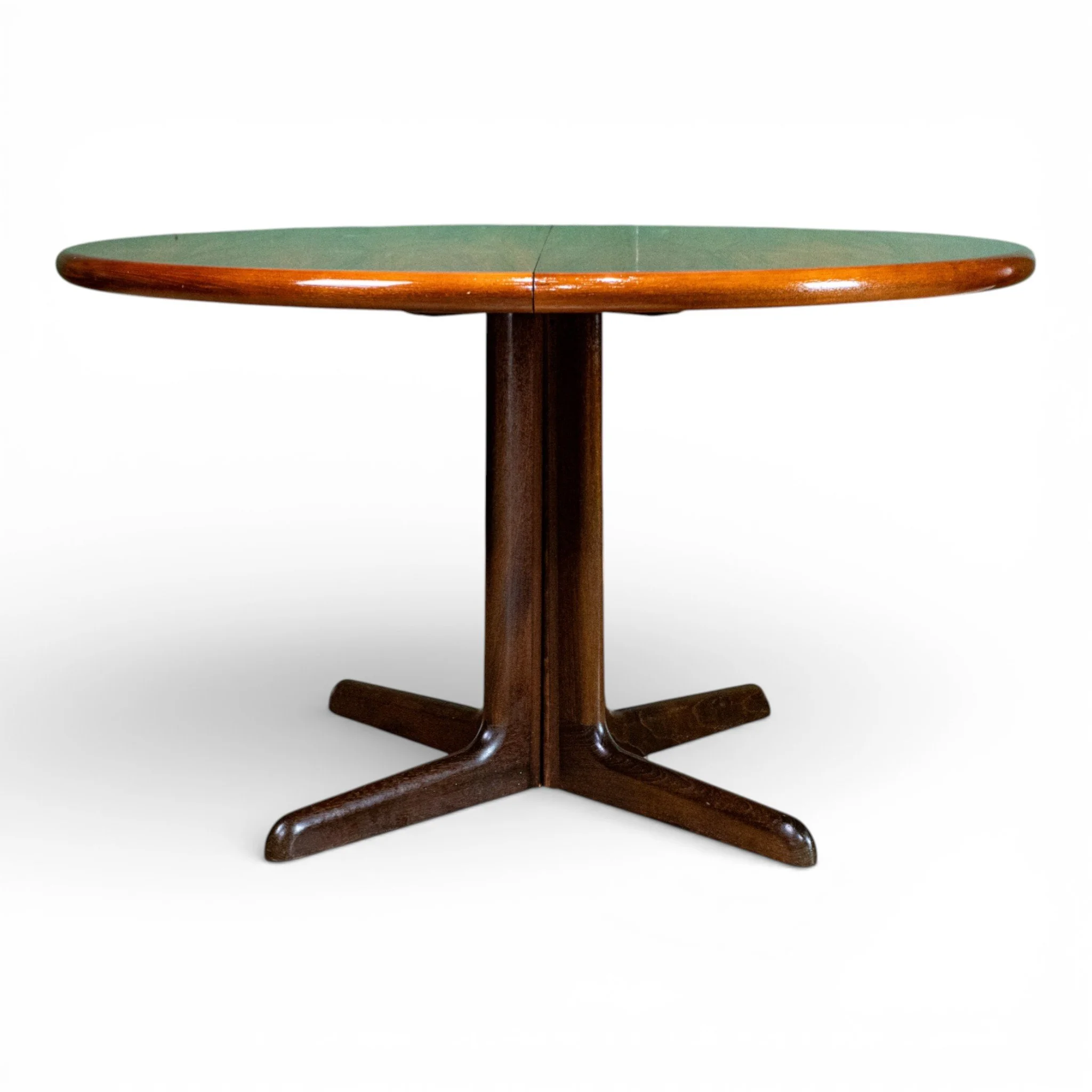 Gudme Møbelfabrik Rosewood Round Extending Dining Table