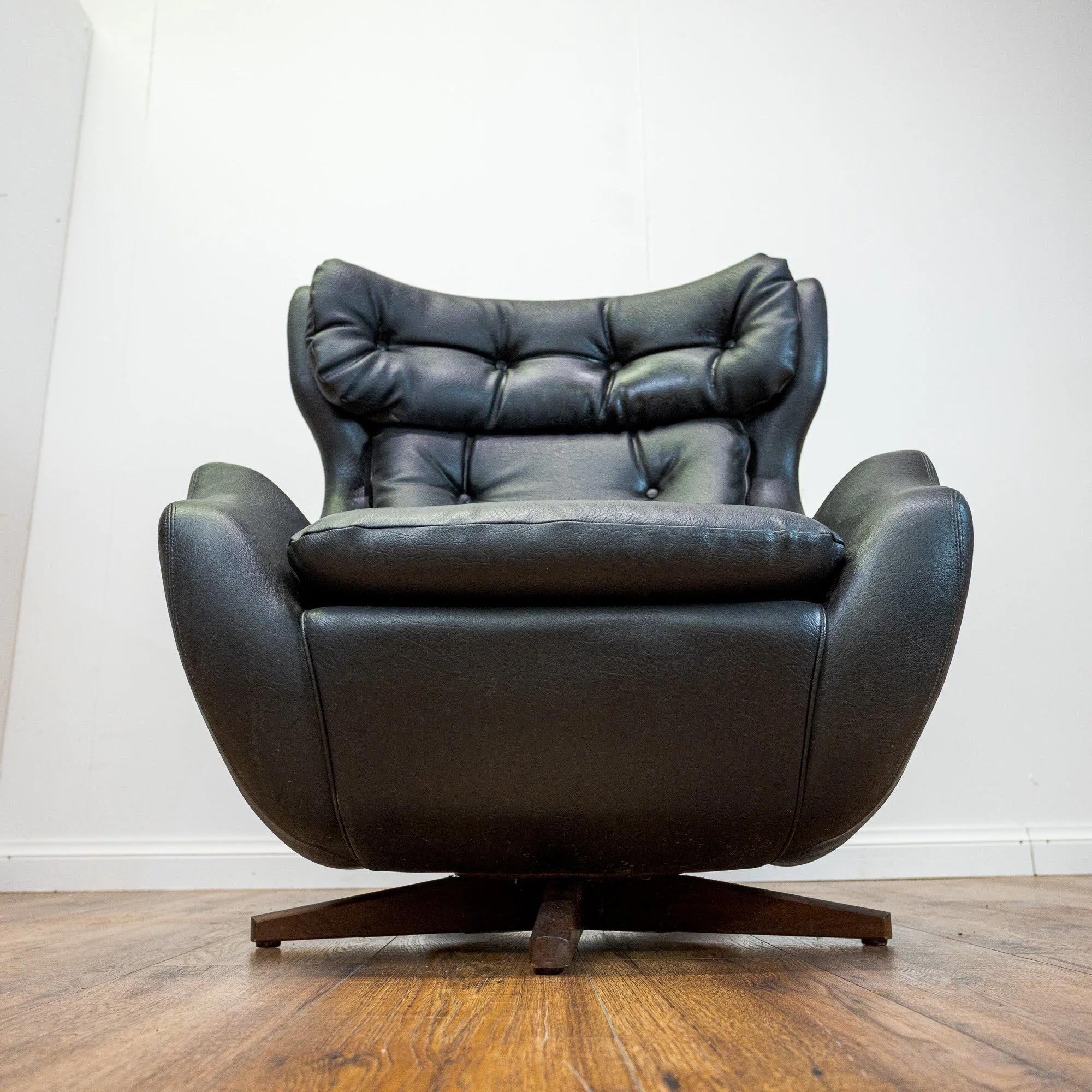 Parker Knoll ‘Statesman’ Armchair in Black Leatherette