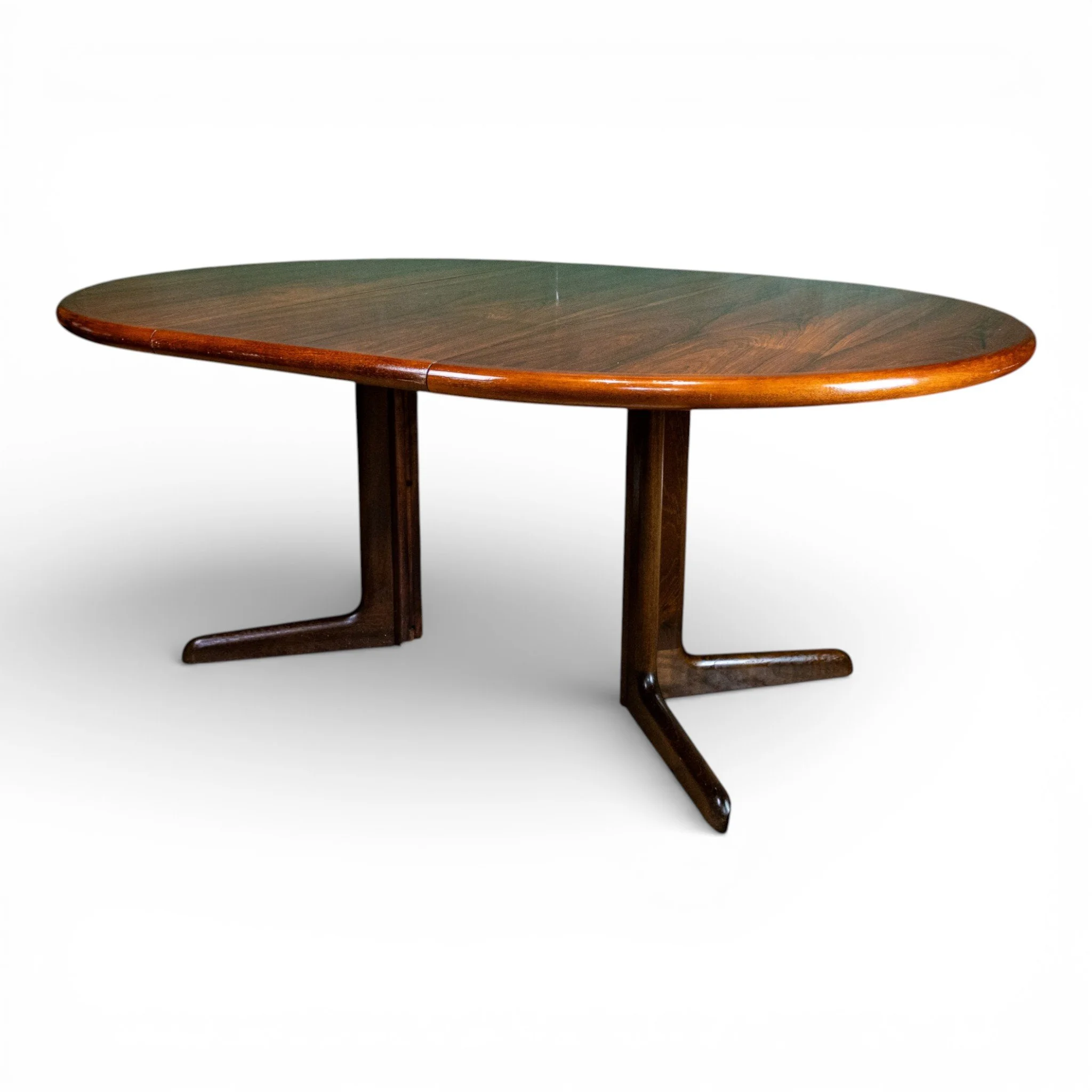 Gudme Møbelfabrik Rosewood Round Extending Dining Table