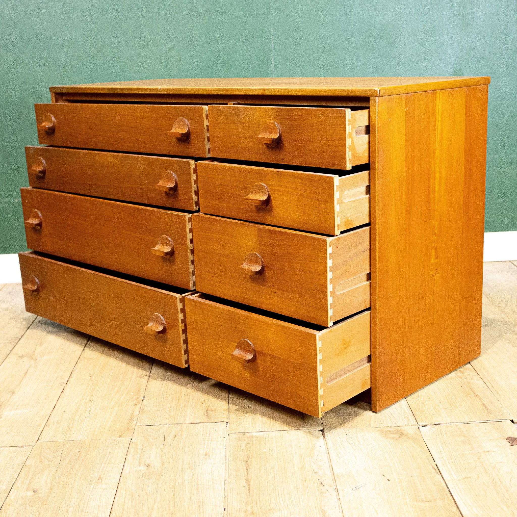 Stag Cantana Chest of 8 Drawers