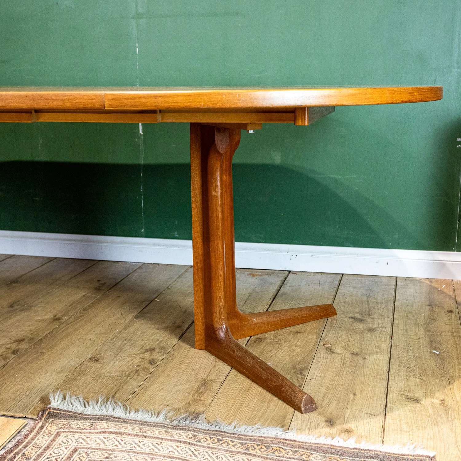 Gudme Møbelfabrik Teak Pedestal Extending Dining Table