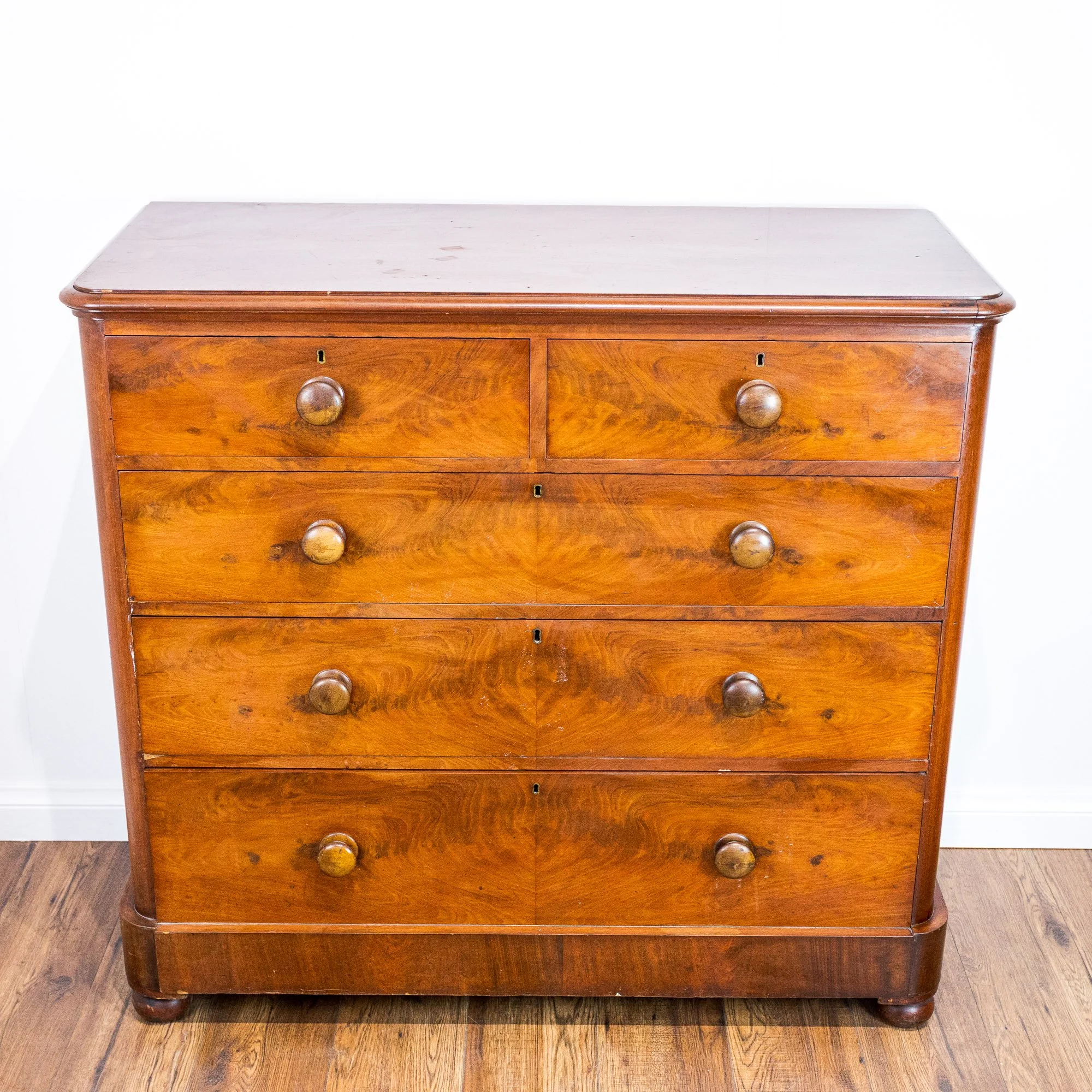 Victorian Flamed Mahogany Chest of 5 Drawers