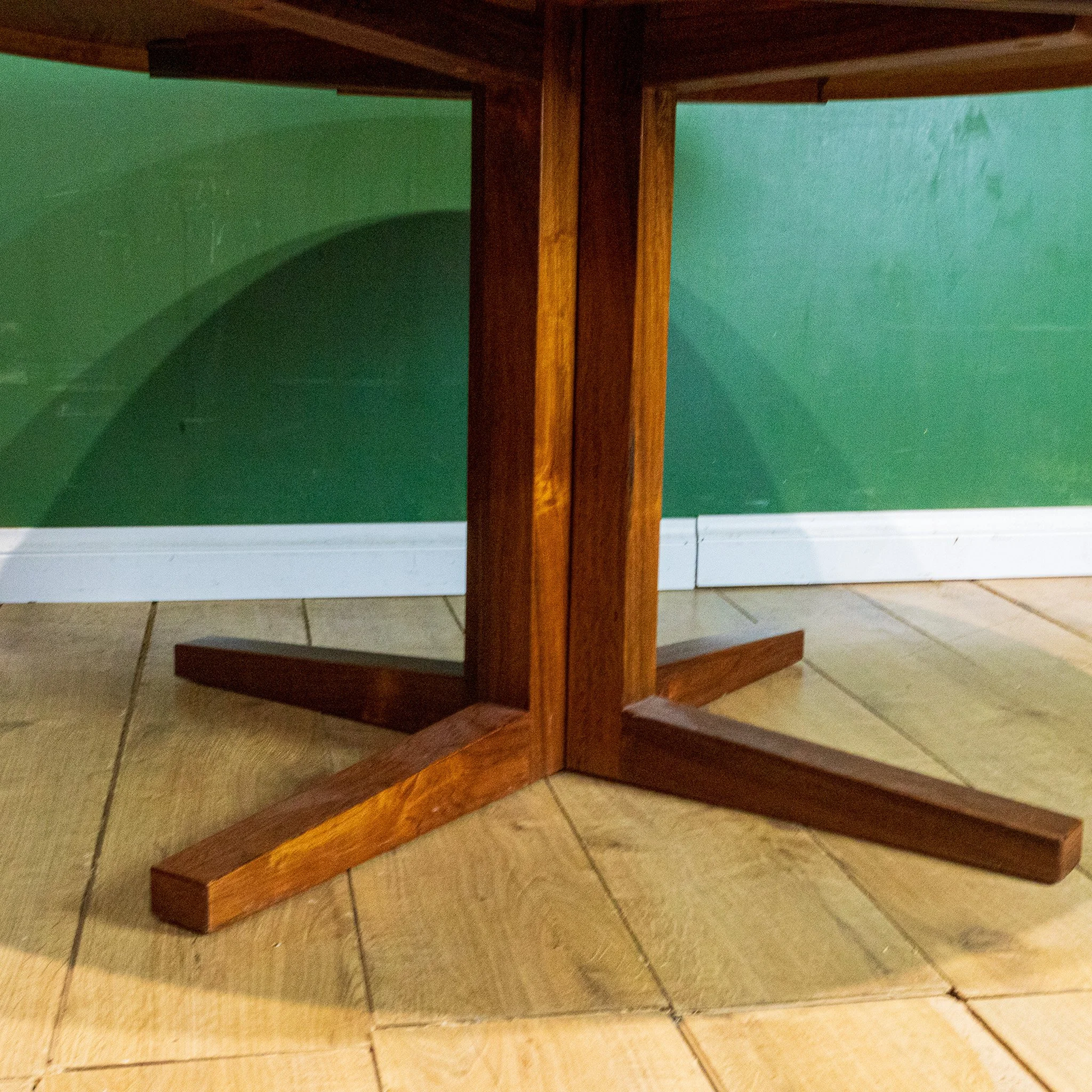Round Extending Rosewood Dining Table by John Mortensen for Heltborg Møbler