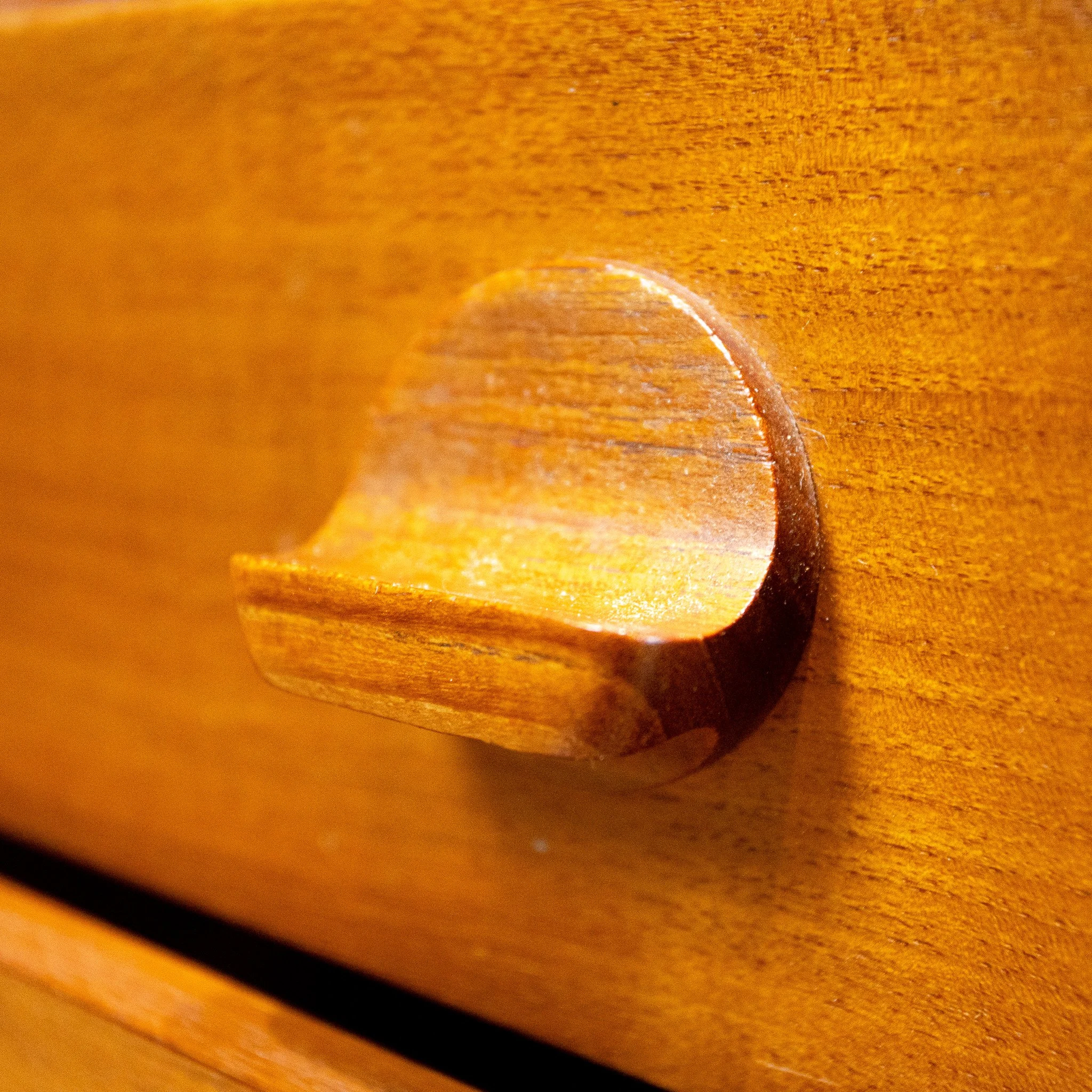 Stag Cantana Chest of 8 Drawers