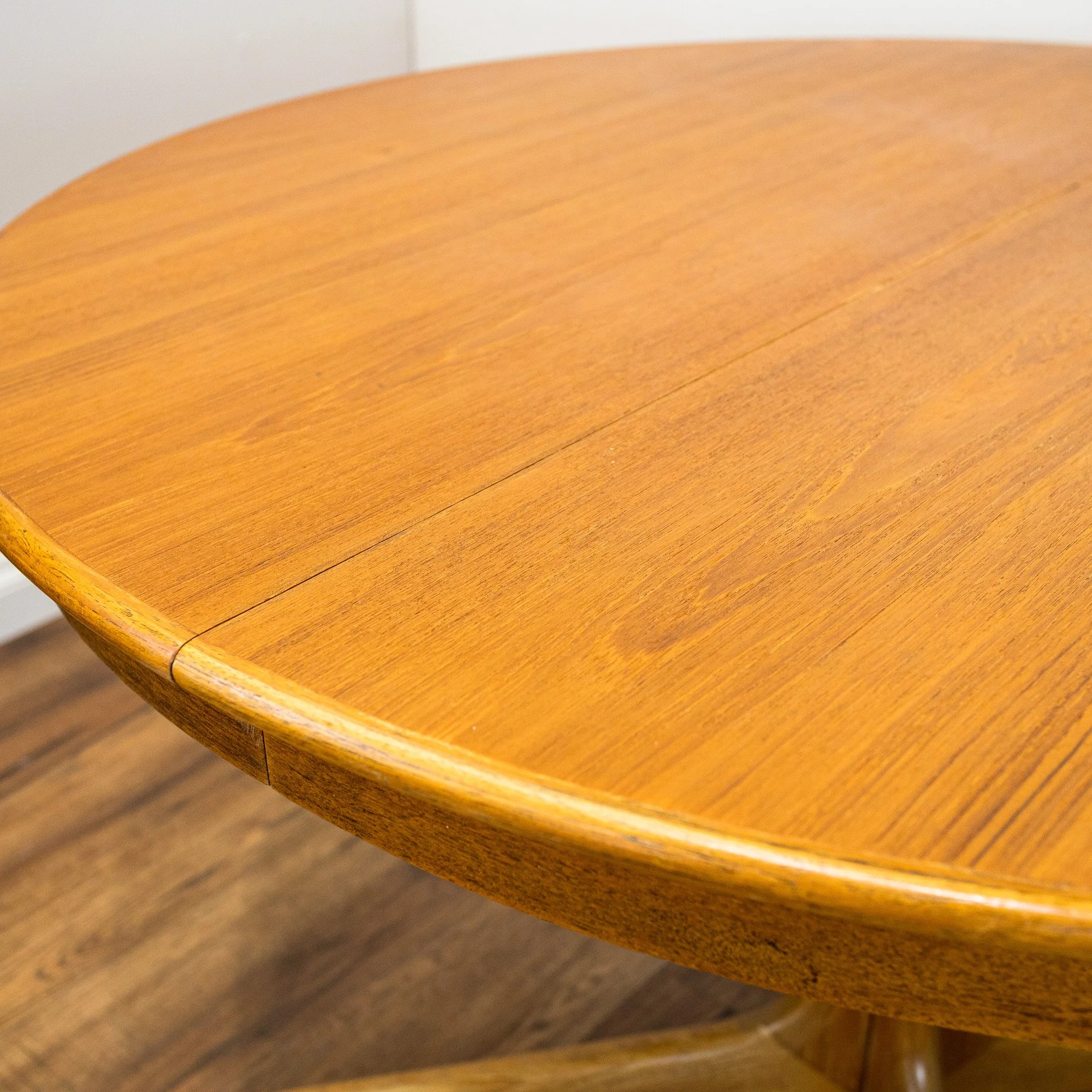 Gudme Mobelfabrik Model 451 Round Teak Extending Dining Table