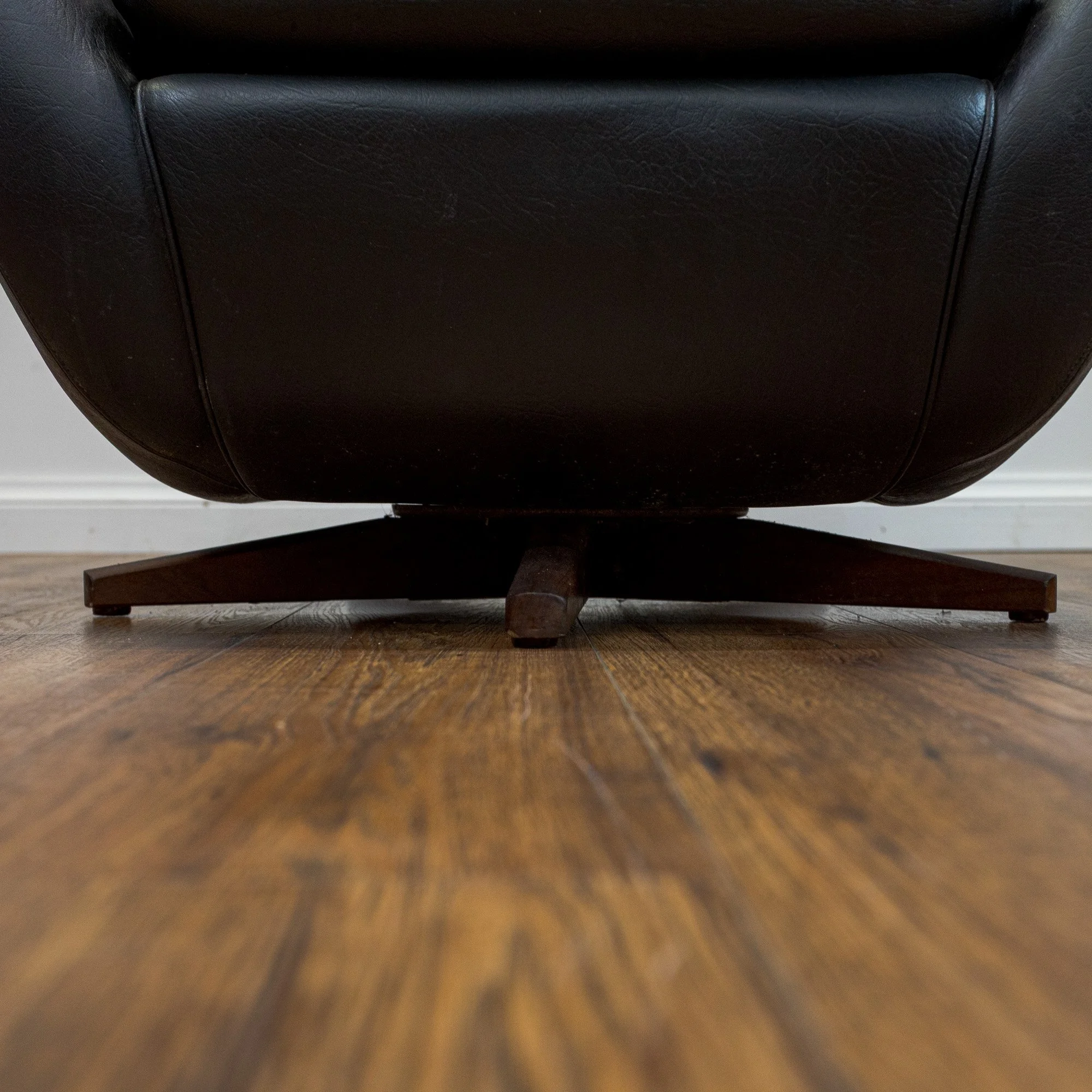 Parker Knoll ‘Statesman’ Armchair in Black Leatherette