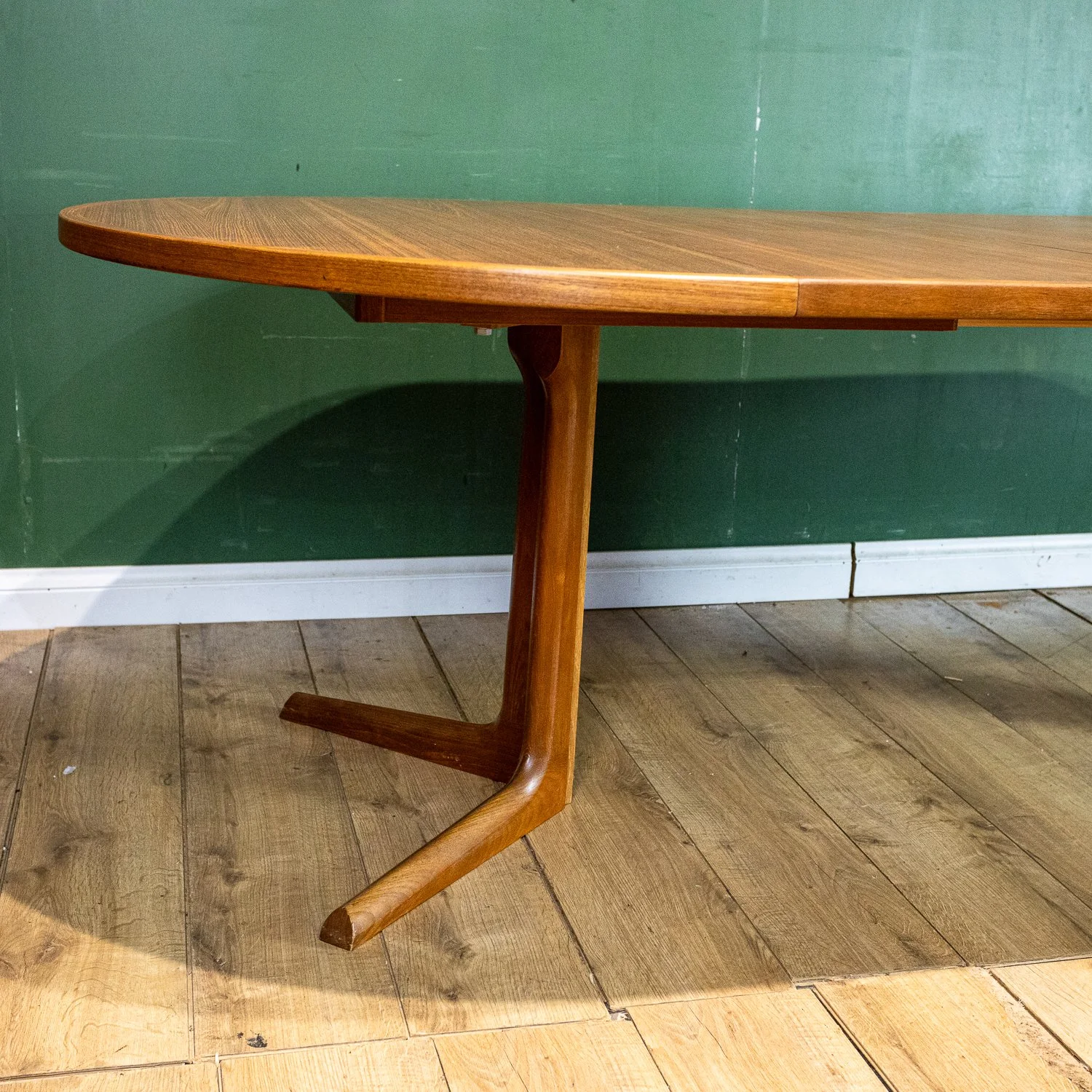 Gudme Møbelfabrik Teak Pedestal Extending Dining Table