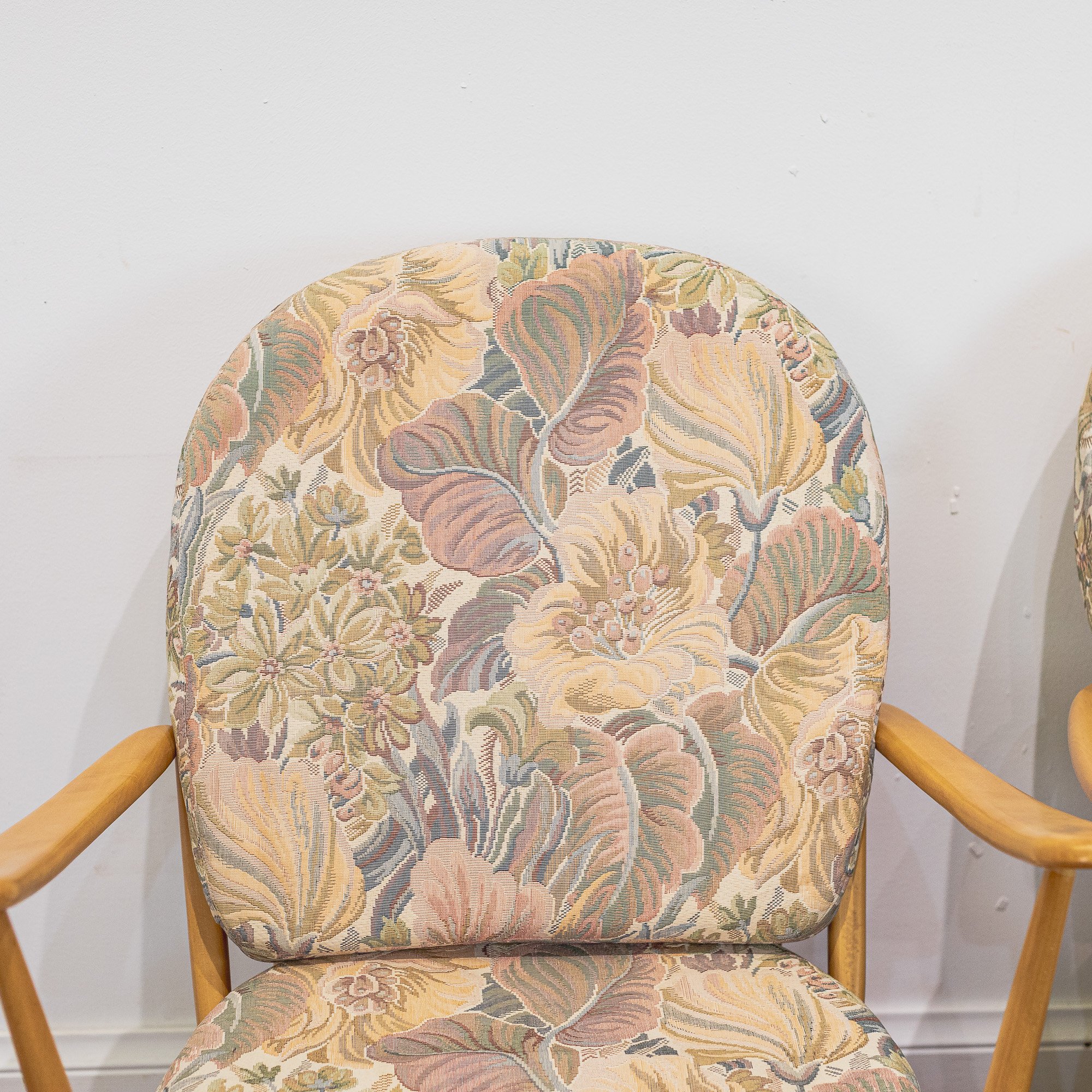 Ercol Windsor Easy Chairs Model 203 Blonde Elm Pair -11.jpg
