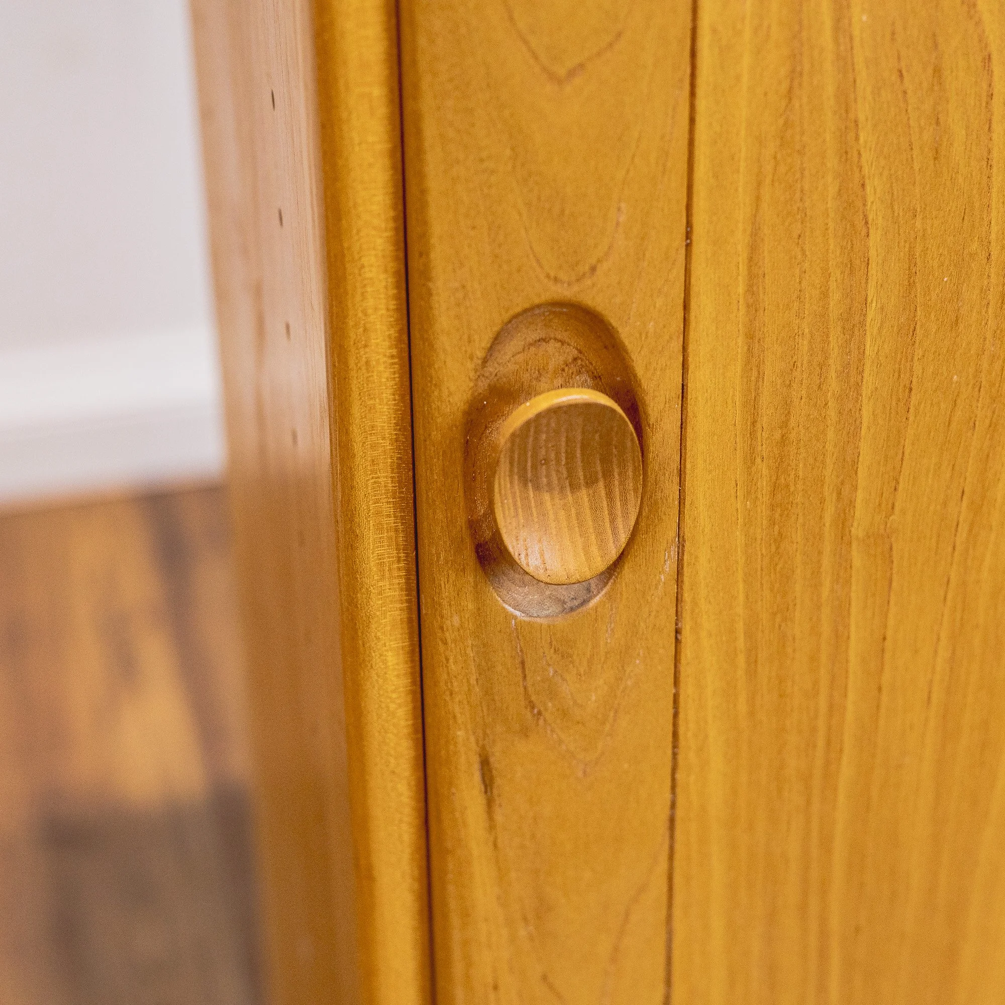 Ercol Windsor Model 1008 Blonde Elm Single Cupboard -4.jpg