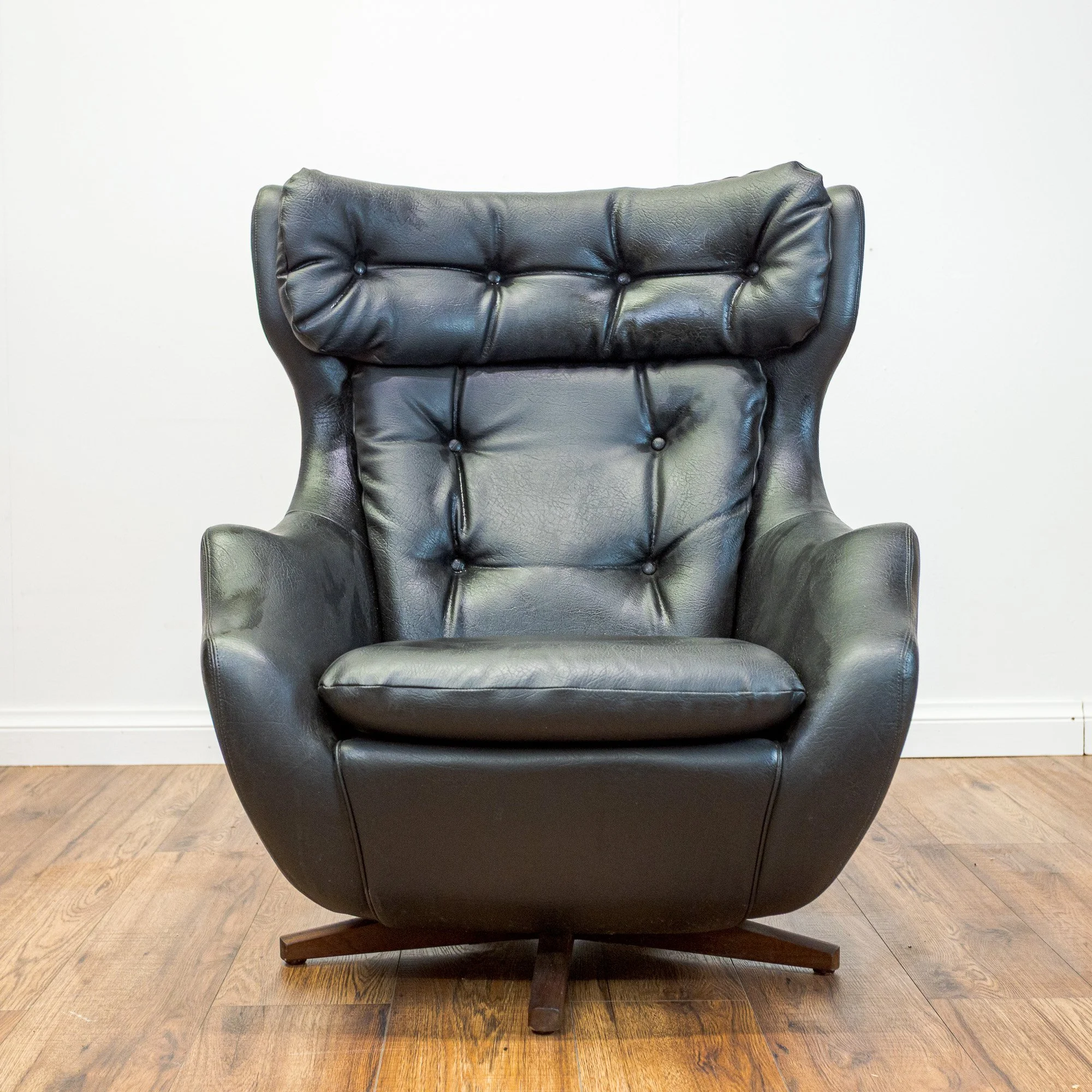 Parker Knoll ‘Statesman’ Armchair in Black Leatherette