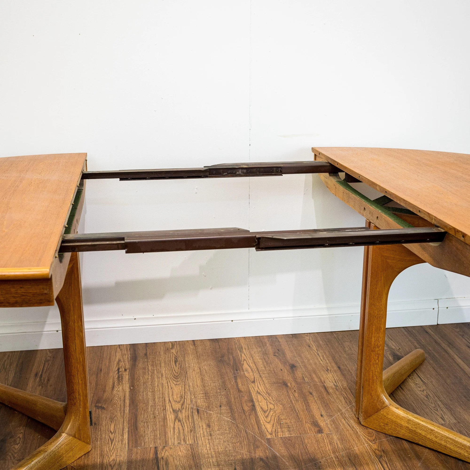 Gudme Mobelfabrik Model 451 Round Teak Extending Dining Table