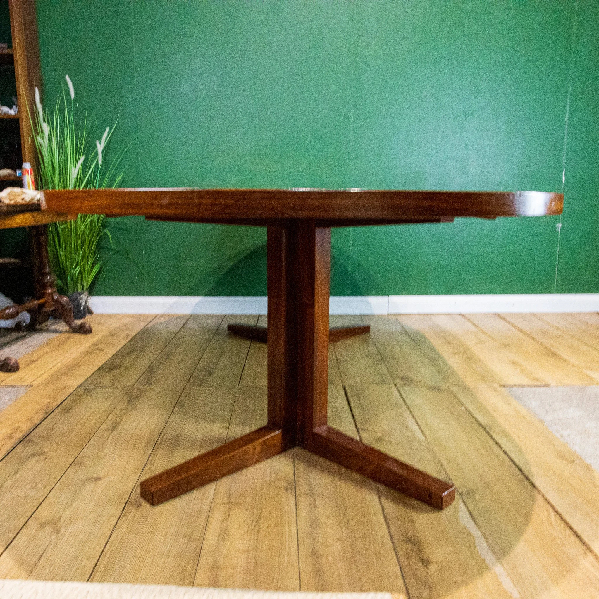 Round Extending Rosewood Dining Table by John Mortensen for Heltborg Møbler