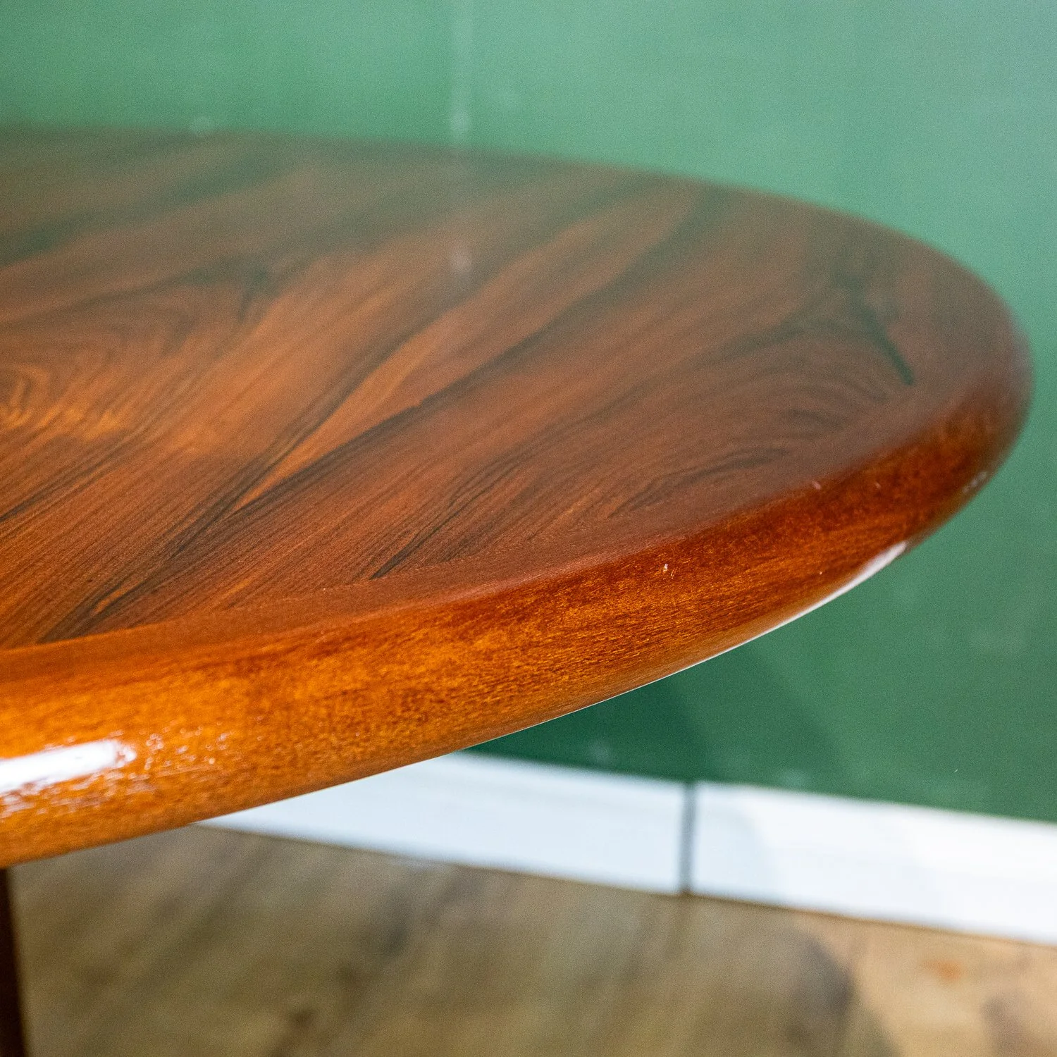 Gudme Møbelfabrik Rosewood Round Extending Dining Table