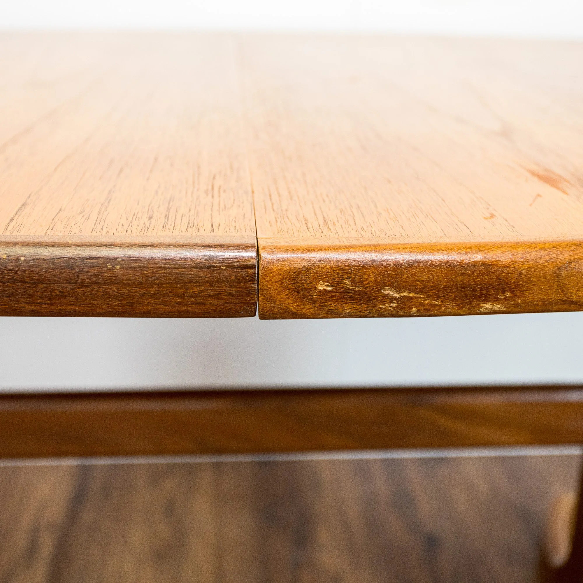 347-7.G Plan Fresco Oval 'Whale Tail' Extending Dining Table