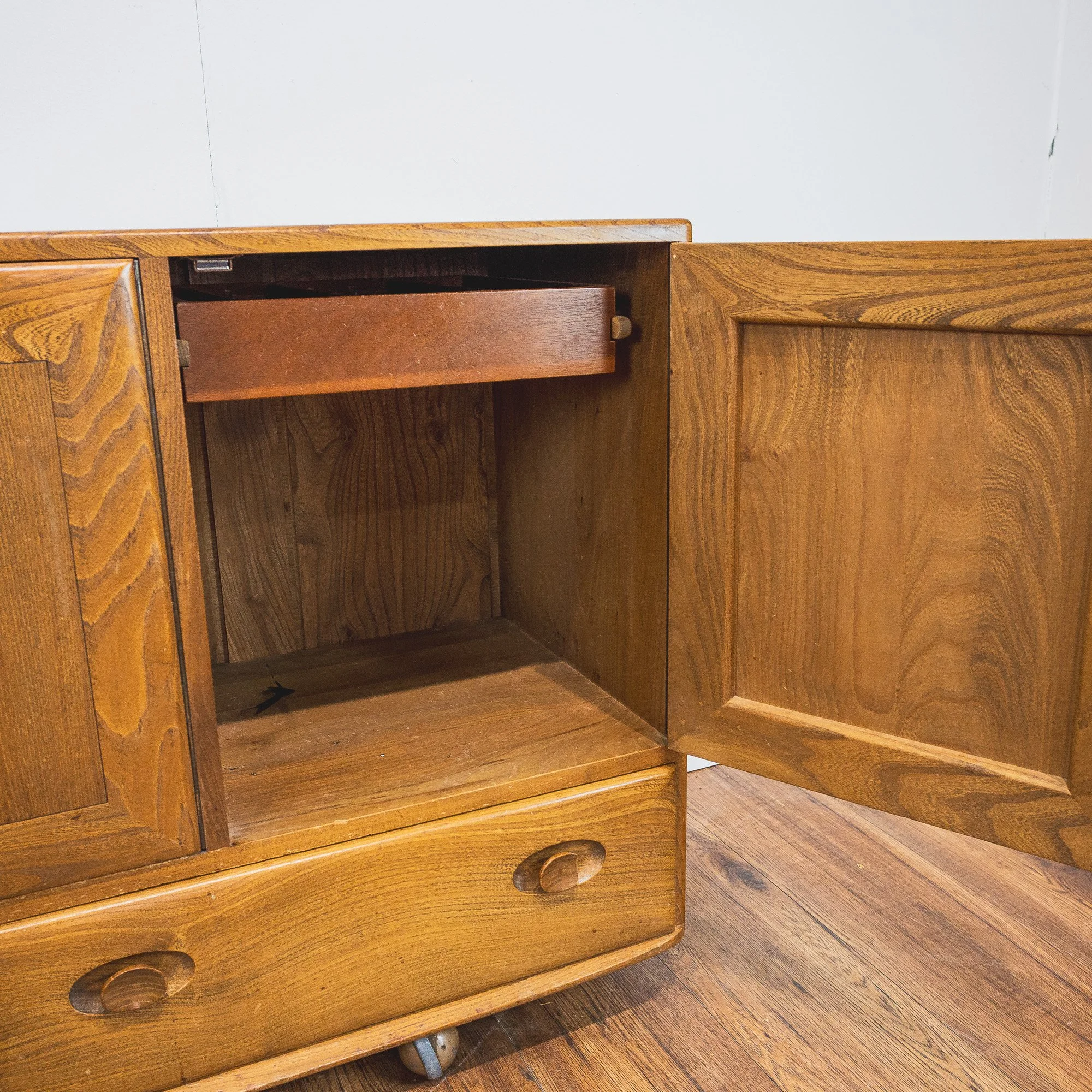 8 - Ercol Windsor Elm Model 468 Sideboard on wheeled castors -7.jpg