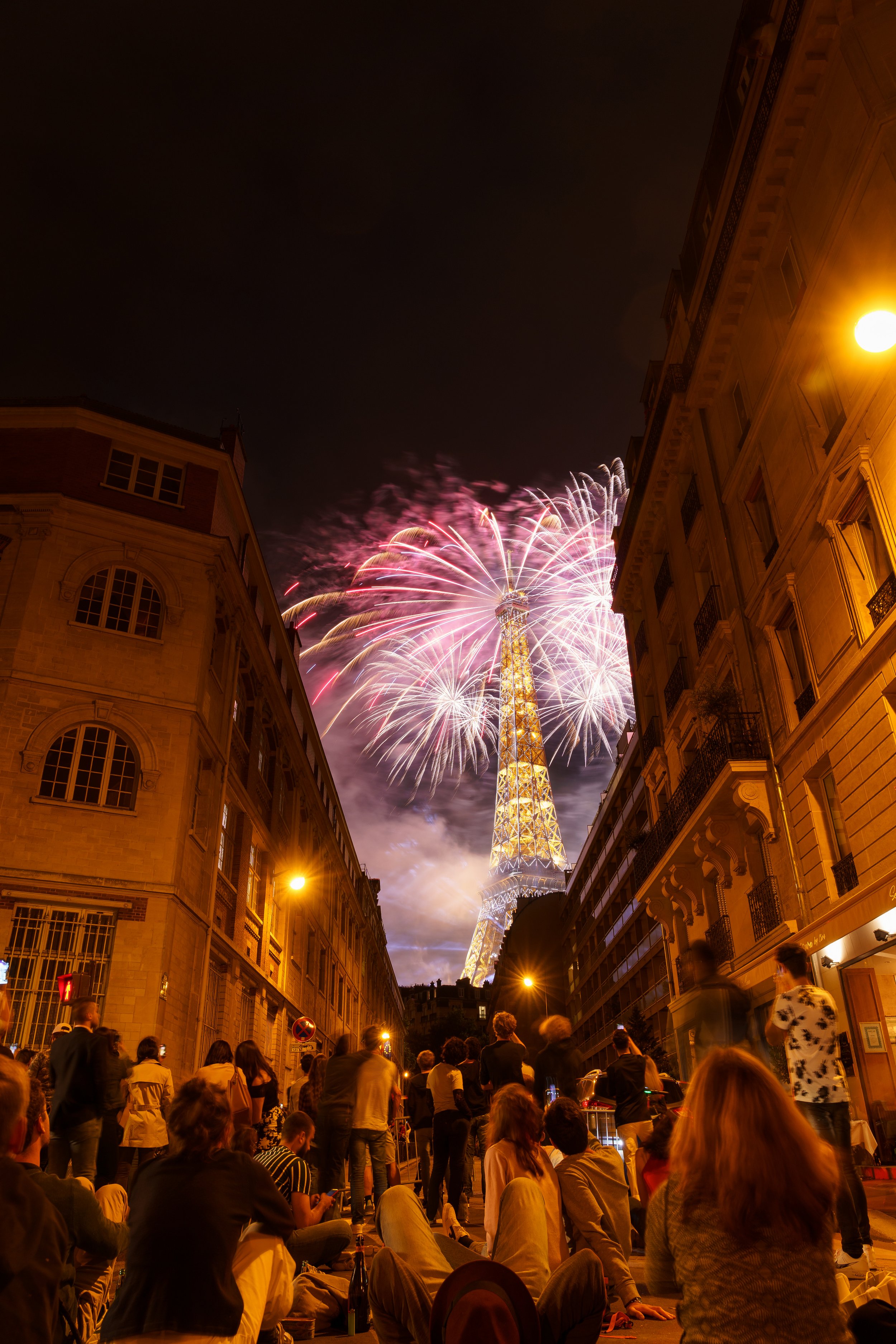Eiffel_tower_fireworks__Yoël_Taïeb.jpg
