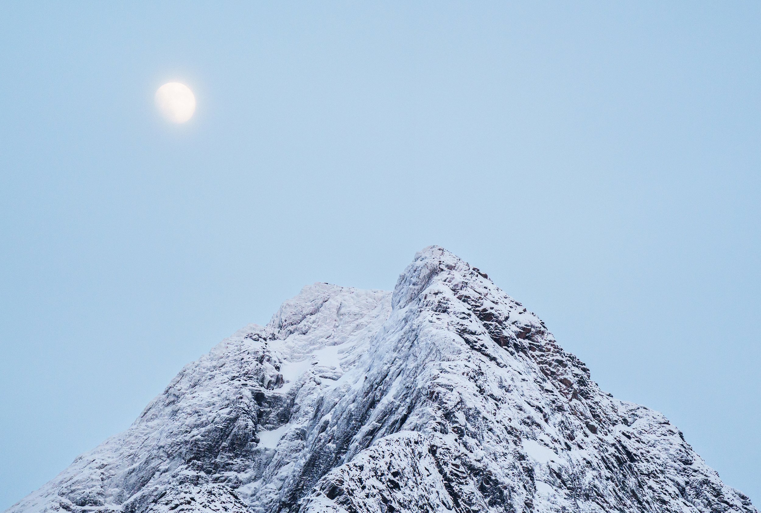 Arctic_moon_Lofoten__Yoël_Taïeb.jpg