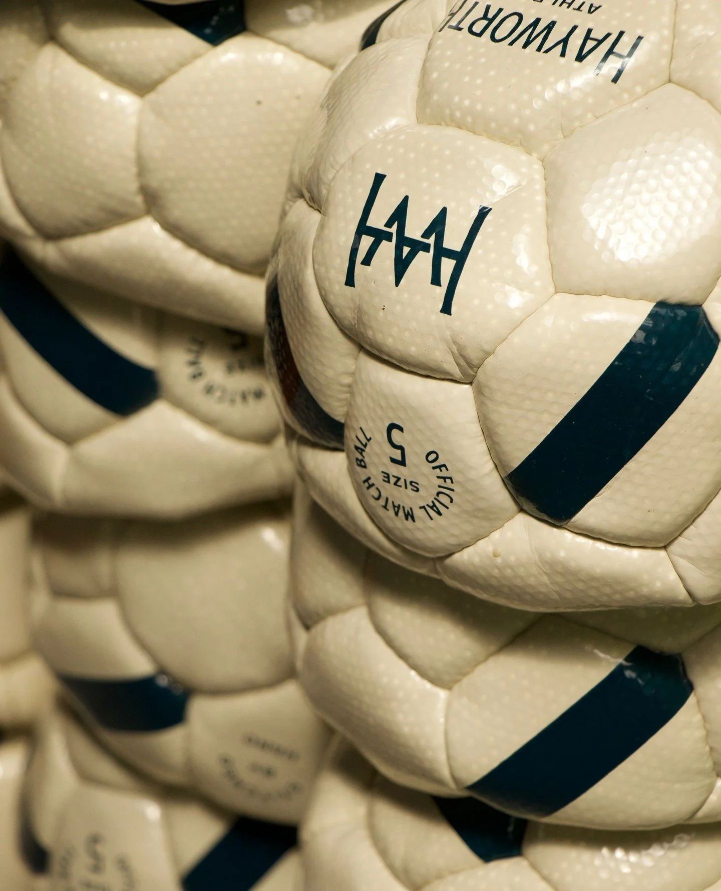 The Ball We Built. 100% Handmade.
Comment "⚽️" for a secret discount.
#hayworthathletic #handmadesoccerball #no152 #craftsmanship #slowmade #soccergear #thebeautifulgame
#sports #soccerplayer #futbol #lovefootball #soccerislife #socc