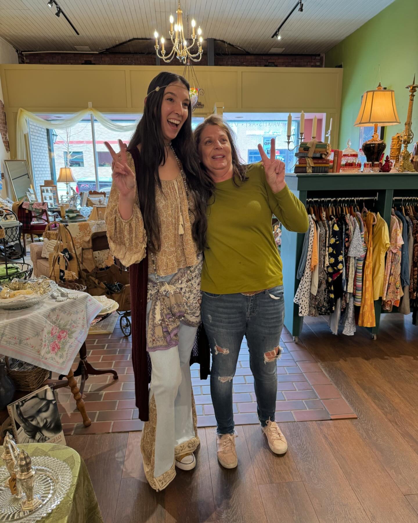 Girls Day Out is today 10AM-5PM!!! It&rsquo;s all about celebs! Snap a photo with me (Cher) and get an extra entry for a chance to win a 2 night stay + $500 in local shop gift cards + prizes! 
#local #lakecitymn #shopping