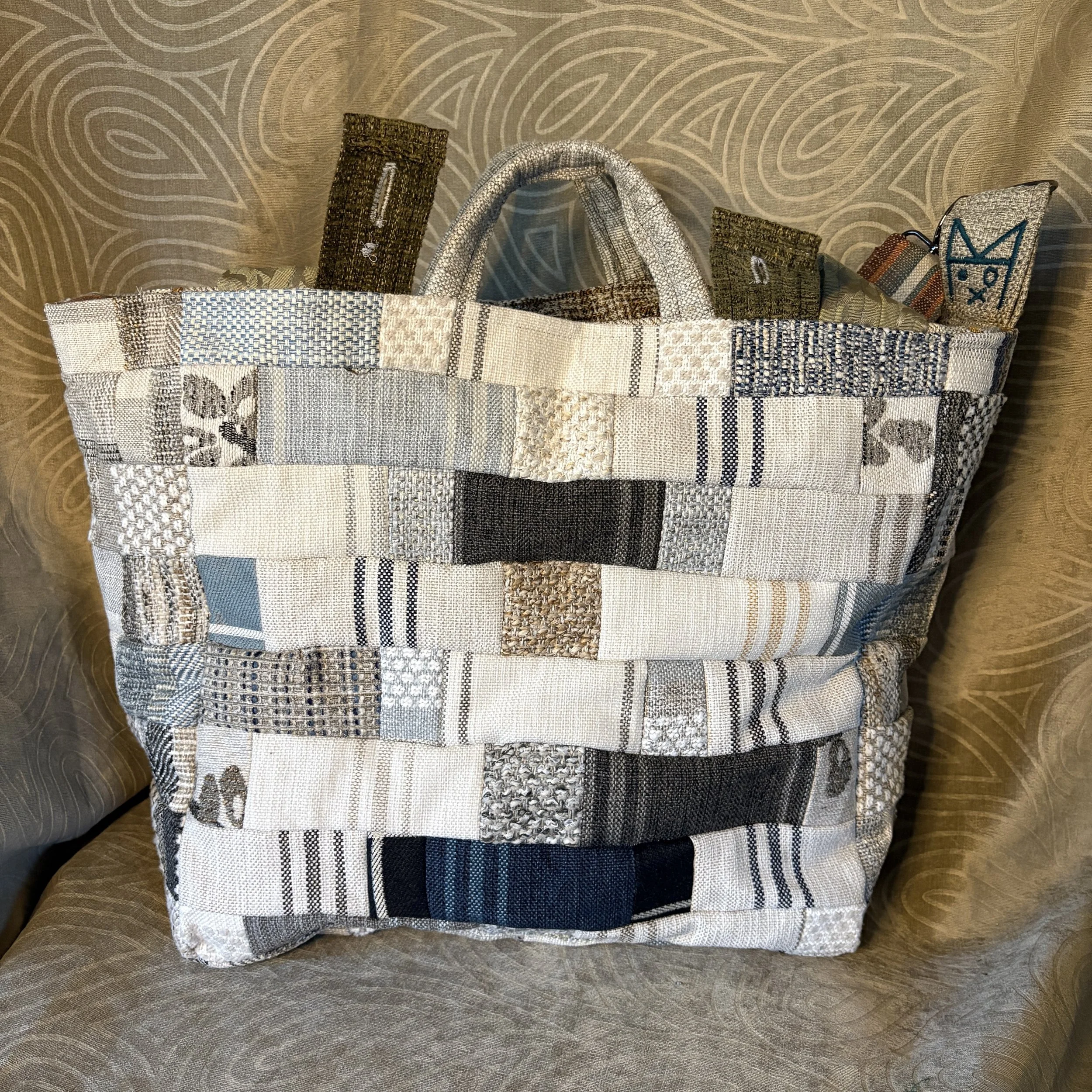 Medium Desert Tiger Flemish Bond Fa(b)rick Bag