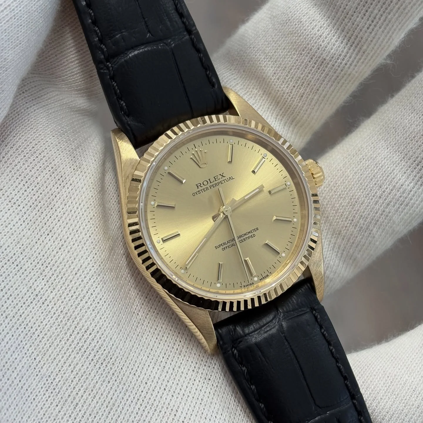 🔥&pound;6995🔥

Rolex Oyster Perpetual 
Model 14238
Year 1996
Champagne baton dial
34 case, automatic movement
18ct gold case
Watch only, no box or papers
Movement serviced and case polished

Guaranteed 12 months

Any questions get in touch 📩
Whats