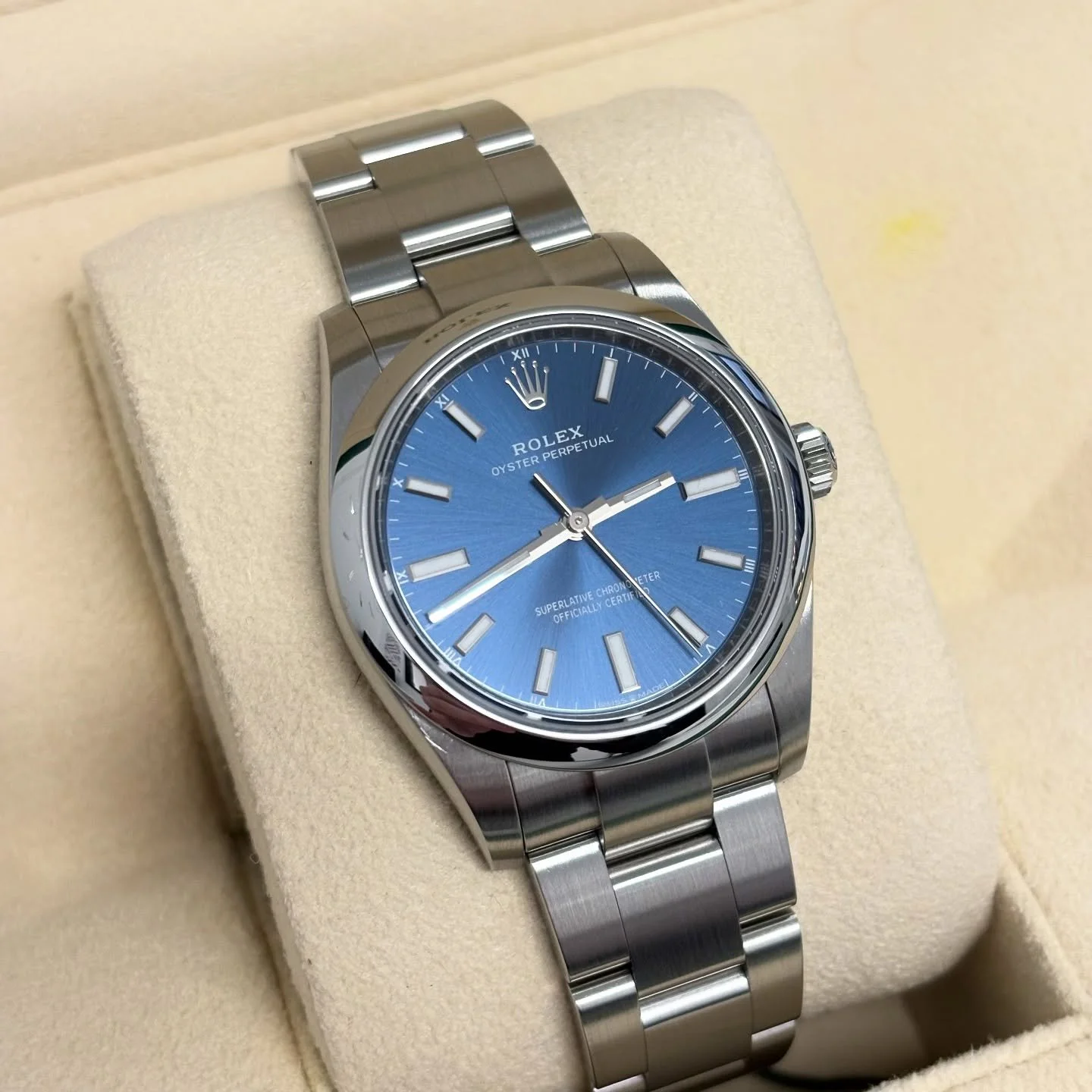 🔥&pound;5299🔥

Rolex Oyster Perpetual 
Model 124200
Year 2024
34mm case, automatic movement
Stainless steel case
Blue baton dial
Smooth bezel
Oyster bracelet

Watch, box, booklets, card and hang tags

Case and bracelet are in great condition
Had a 