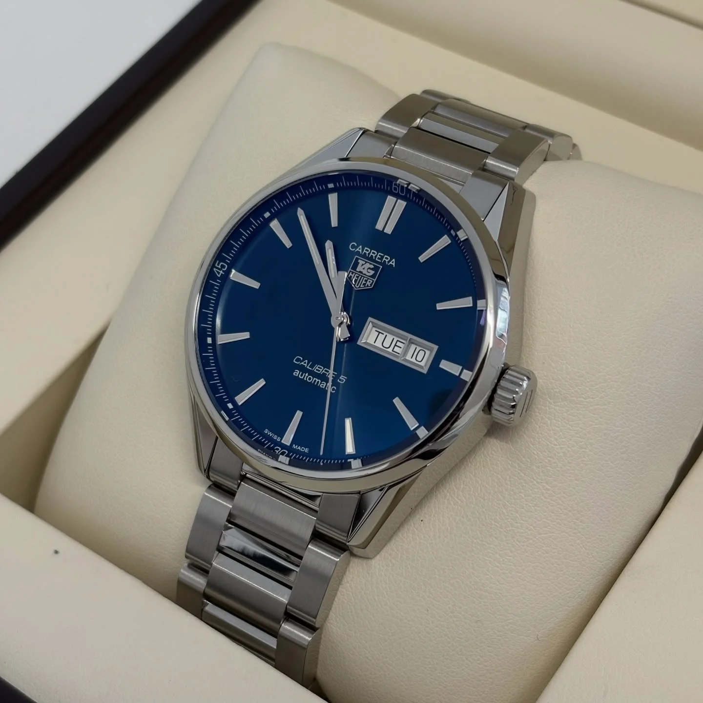 🔥&pound;995🔥

Tag Heuer Carrera Calibre 5
Model WAR201E
Year 2018
41mm case, automatic movement
Stainless steel
Blue Dial, Day-Date

Watch, box and purchase receipt, no warranty card
Watch has been serviced February 2026, case and bracelet refurbis