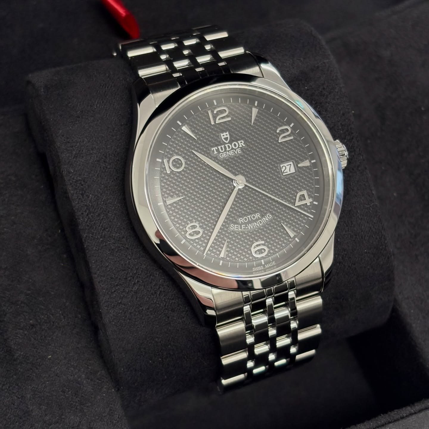 &pound;1095 💸

Tudor 1926
Model 91650
Year 2022
41mm case, automatic movement
Stainless steel case and bracelet
Black, embossed decoration, domed rhodium-plated hour markers and hands, date at 3 o&rsquo;clock

Watch, inner and outer box, booklets, w