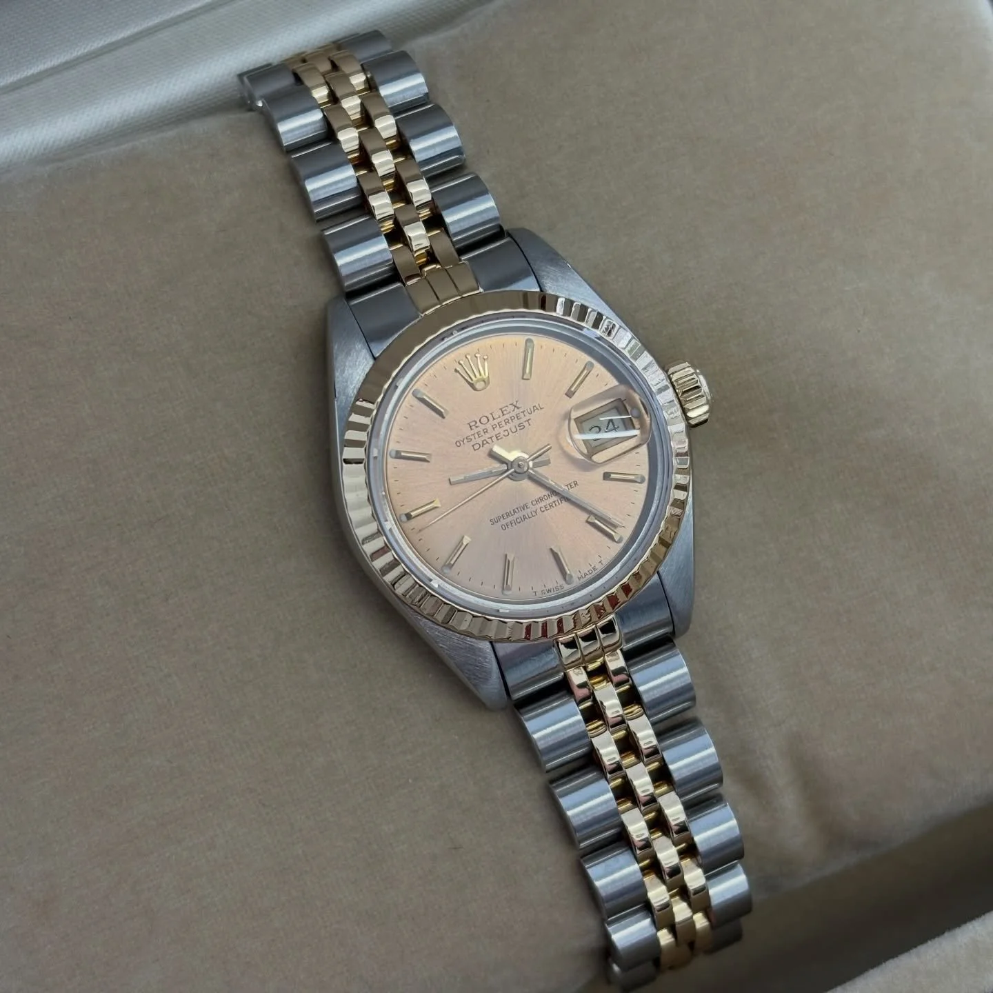 &pound;4500 💸

Rolex Datejust
Model 69173
Year 1987
Pink Champagne Baton Dial
Automatic movement
18ct Gold and Stainless Steel Jubilee Bracelet
26mm Stainless Steel Case

Watch, inner and outer box, booklet, both hang tags, papers, watch register pr