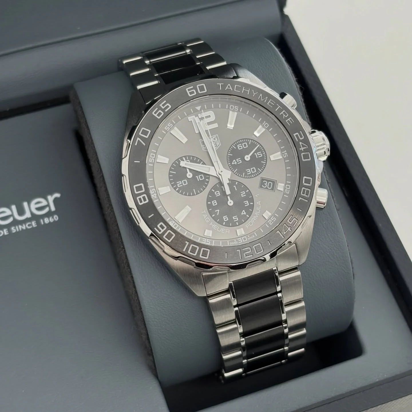 &pound;895 💸

Tag Heuer Formula 1
Model CAZ1011
Year 2017
Grey Chronograph Dial
Quartz movement
Stainless Steel and Ceramic Bracelet
43mm Stainless Steel Case
Steel bezel with a Black Ceramic insert

Watch, box, booklet and warranty card
Case and br
