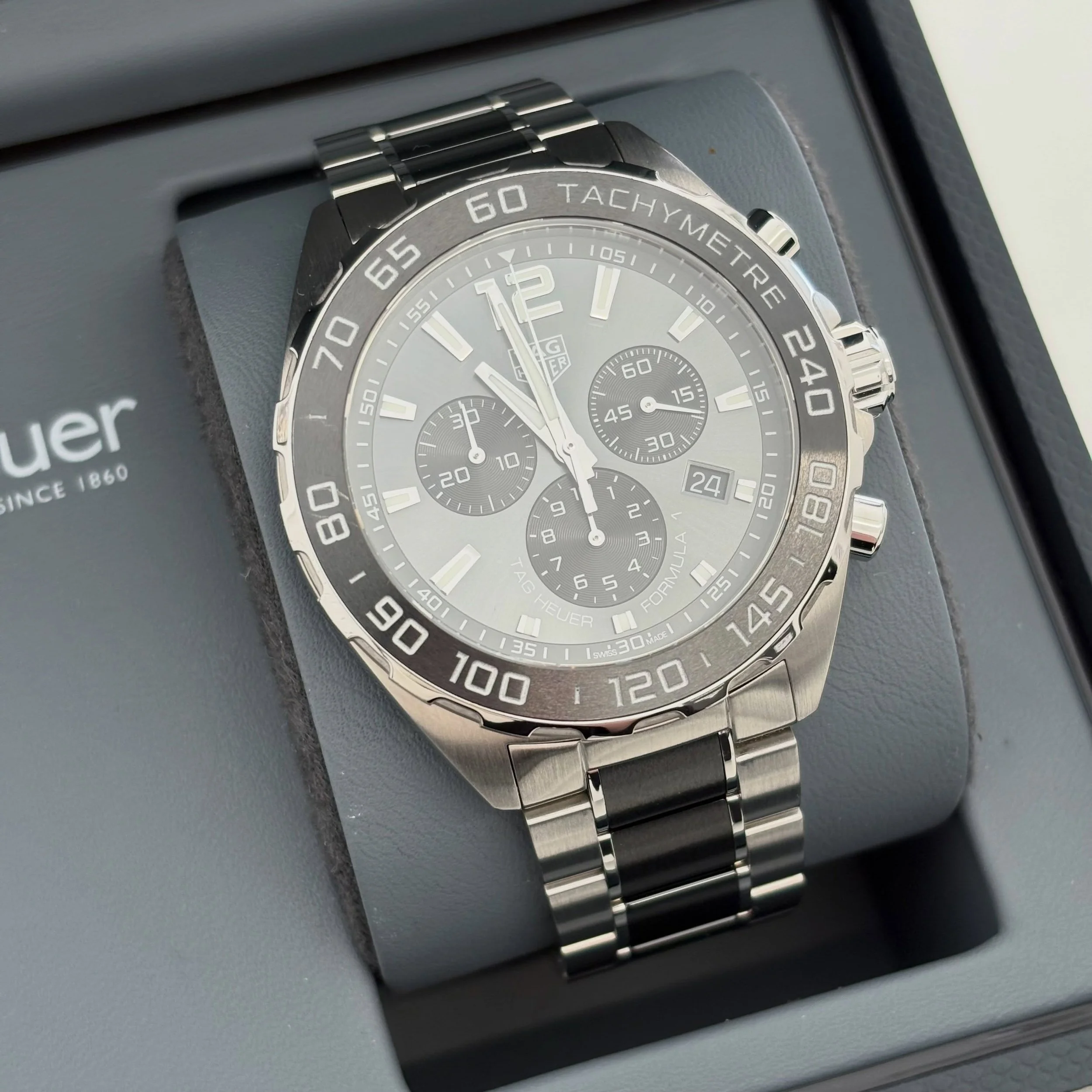 &pound;1150 💸

Tag Heuer Formula 1
Model CAZ1011
Year 2022
Grey Chronograph Dial
Quartz movement
Stainless Steel and Ceramic Bracelet
43mm Stainless Steel Case
Steel bezel with a Black Ceramic insert

Watch, box and warranty card
Case and bracelet p