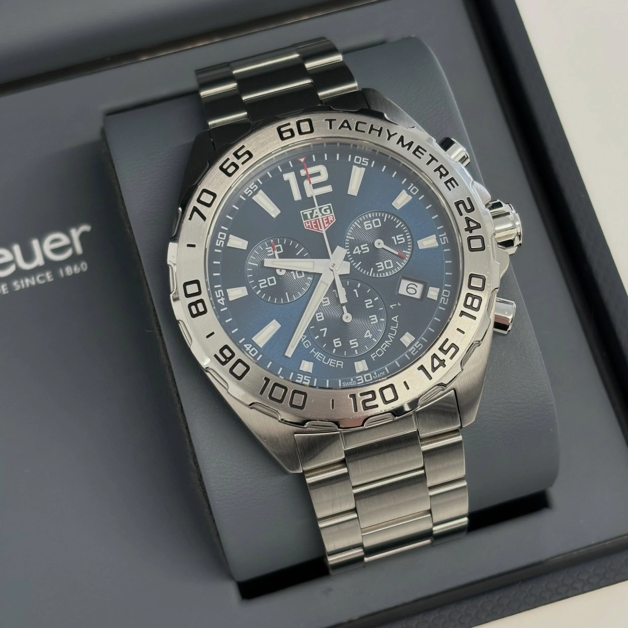 &pound;950 💸

Tag Heuer Formula 1
Model CAZ101K
Year 2019
Blue Chronograph Dial
Quartz movement
Stainless Steel Bracelet
43mm Stainless Steel Case
Steel Bezel

Watch, box, booklet and warranty card
Case and bracelet polished like new
Some marks on t