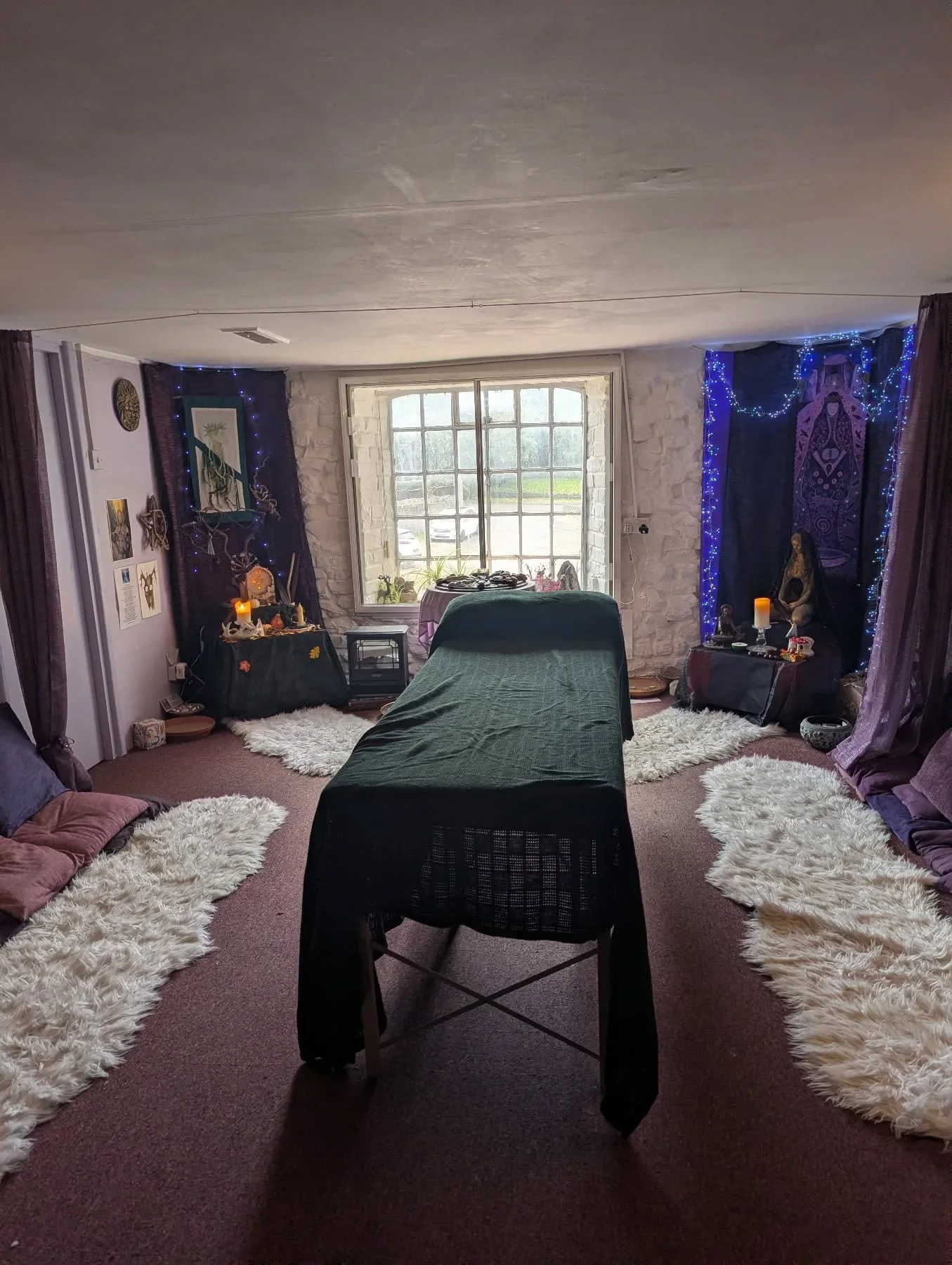 All set up @bristolgoddesstemple 

I will be here every fortnight offering relaxing and transformative Reiki and Indian head massage sessions. 

Just being in this space is calming. It's so beautiful and I am overjoyed to be offering my services to t