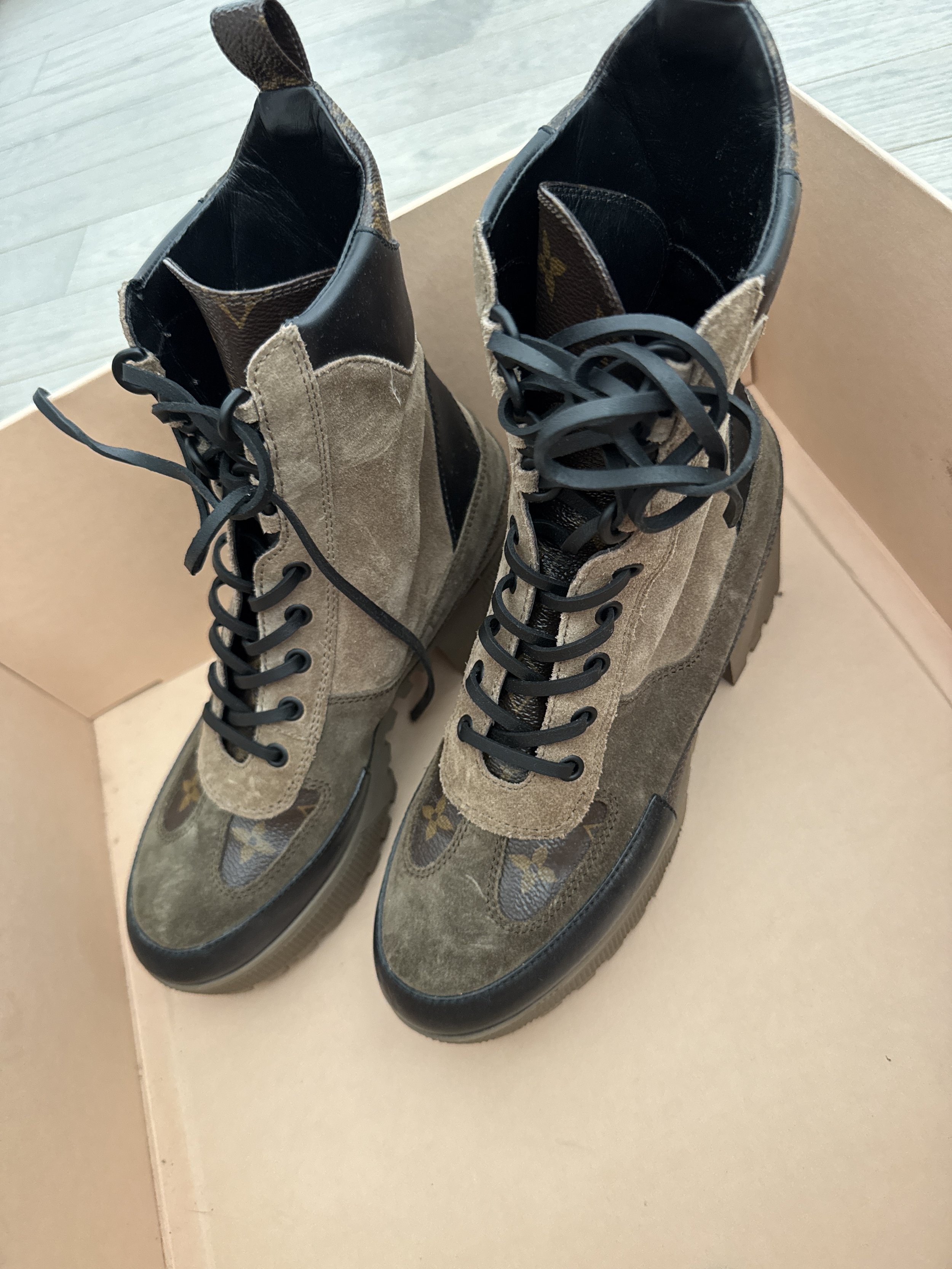 Louis Vuitton 37.5 Laureate Desert Boot