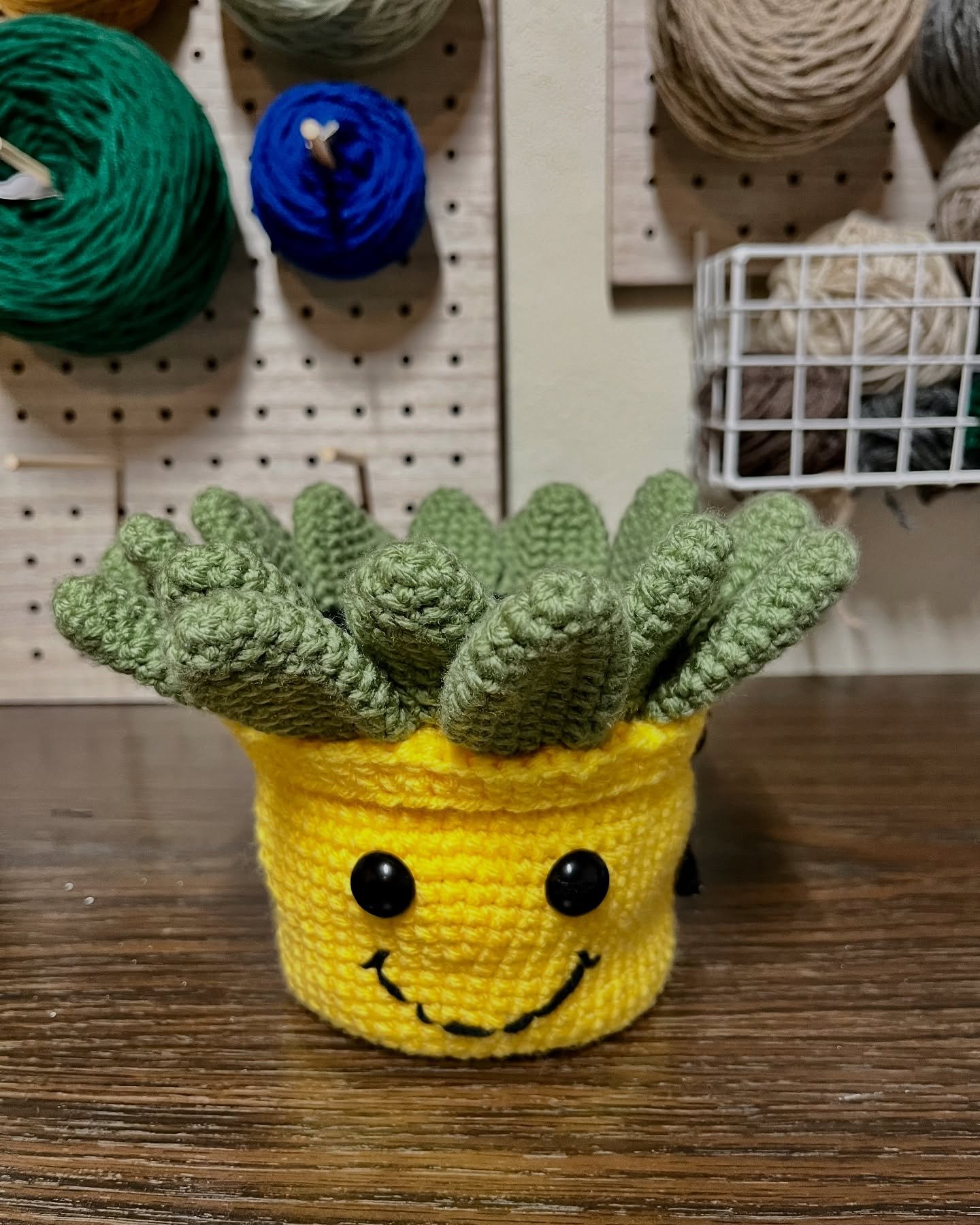 Bring plant parent energy 🌱 to the crag with this succulent chalk bag 🌵 Keeping the vibes green with this one. Let this be a reminder to take care of your crags and keep &lsquo;em clean so that we can continue to enjoy the outdoor spaces we love so