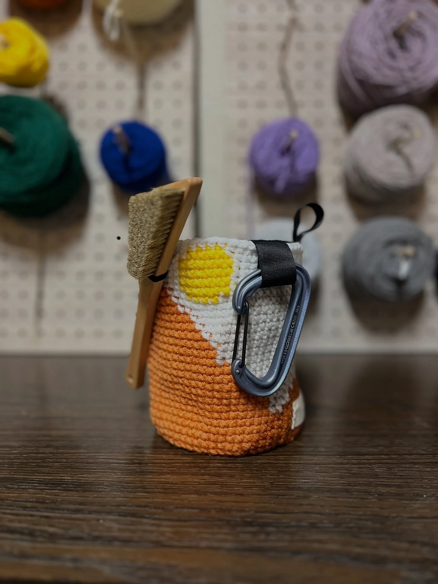 ⛰️🧡 Colorado Mountains Chalk Bag🧡⛰️

The mountains out in Colorado hold a special place in my heart. Beyond the obvious beauty in the red, orange, and gray hues of the rock blending in perfect unity with the blues, greens, and bright colors of the 