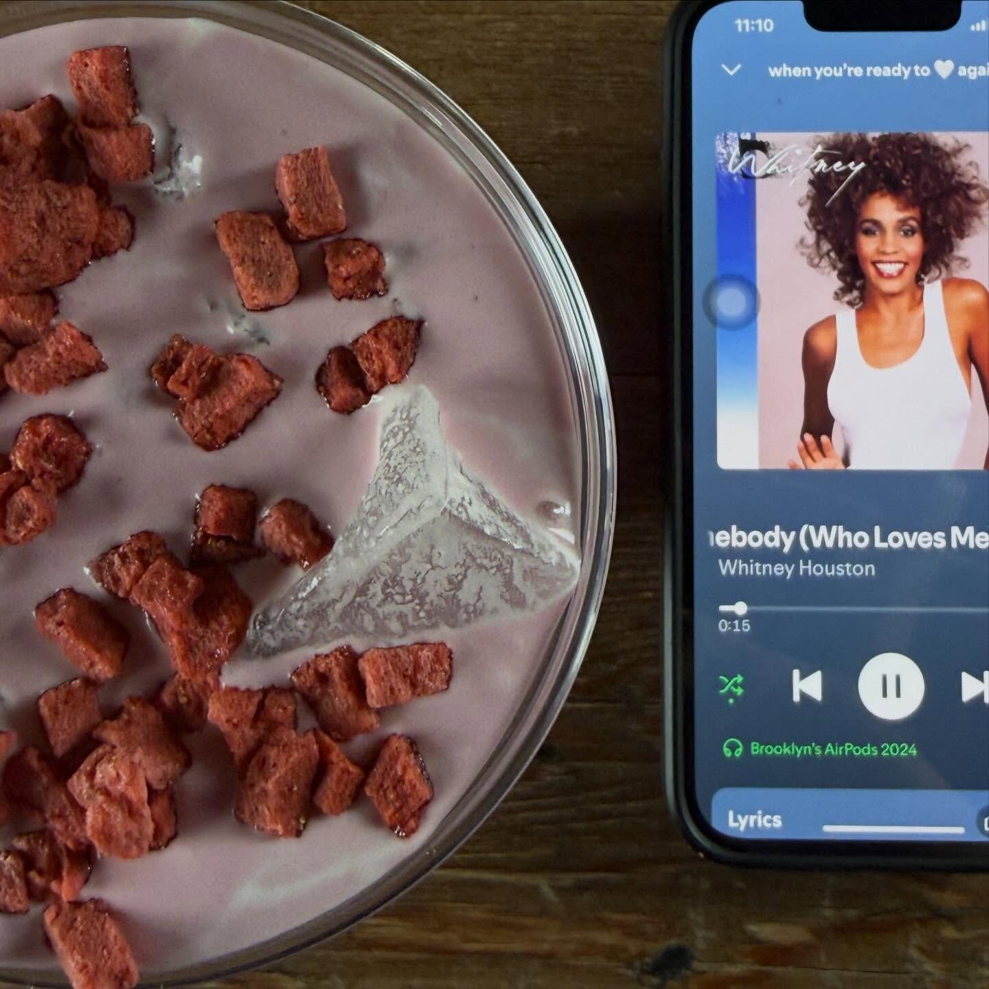 one week left to grab the cupids tea👀

don&rsquo;t miss out on this sweet treat 😌

-coconut water 🥥
-hibiscus syrup 🌺
-hibiscus cold foam🥛

#mapleleafcoffeehouse #barista