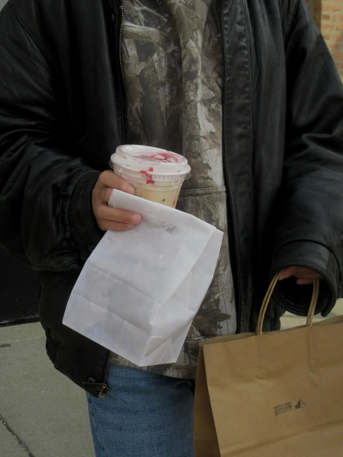 afternoon pick me up🙂&zwj;↕️

#mapleleafcoffeehouse #coffee #barista