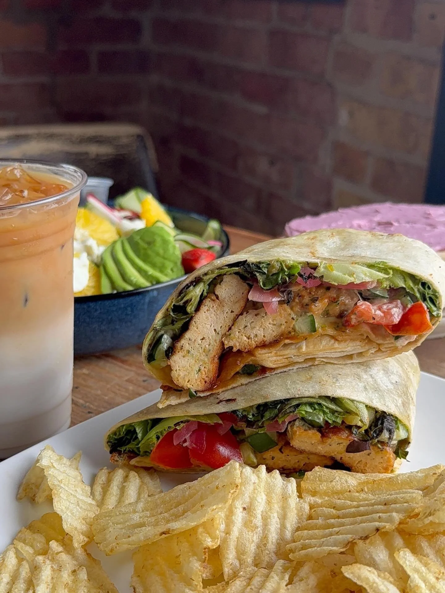 Spring is here &amp; so is our patio furniture ⛱️

Starting April 25th, we&rsquo;ll be staying open until 5pm every Friday &amp; Saturday🌷☀️