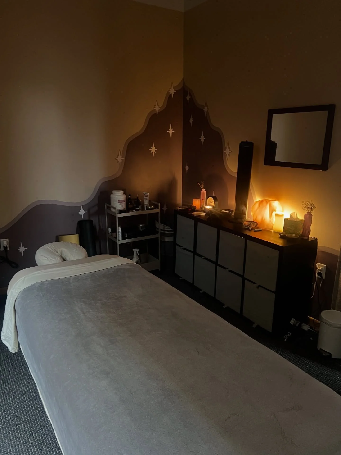 Scheduling for April &amp; May! Get your massages in folx. 🌹