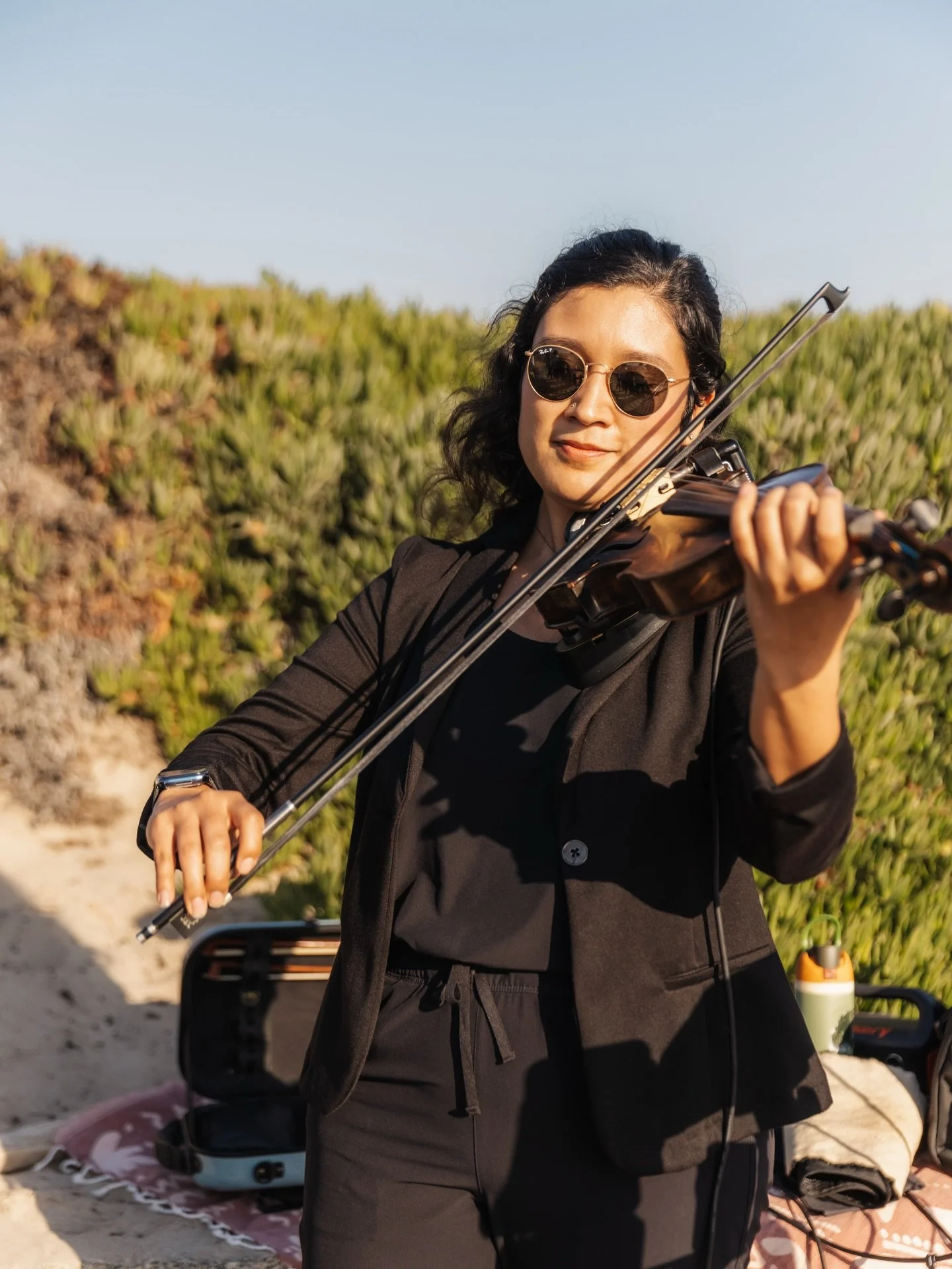 A moment for these beautiful shots from @trevormorrisonphoto at Noelle &amp; Tyler&rsquo;s beautiful beach wedding last January 😍 thanks to my friend Moriah for recommending me to play for her sister&rsquo;s special day 🥰🎻 Noelle walked down the a
