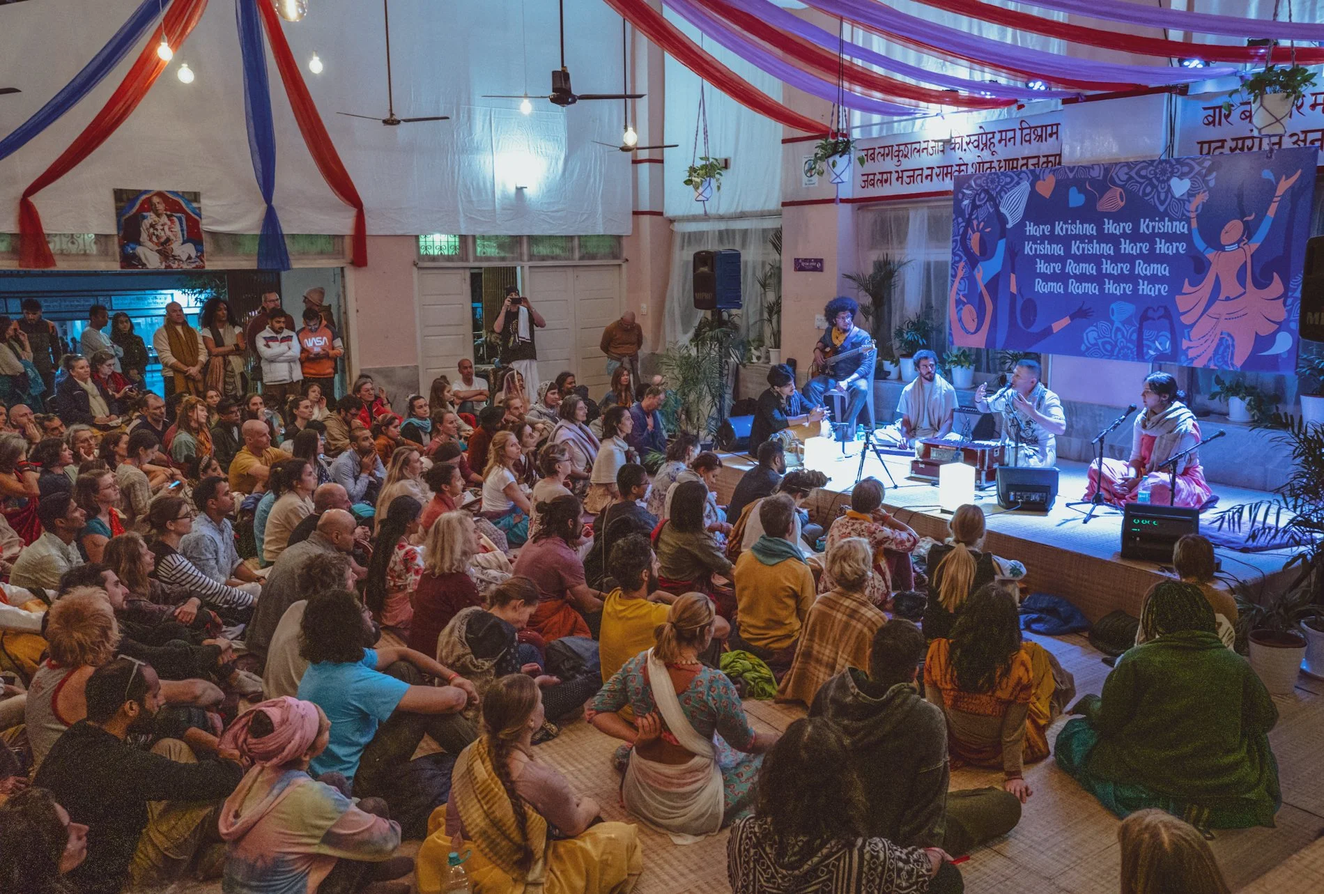 kirtanfest crowd.jpg
