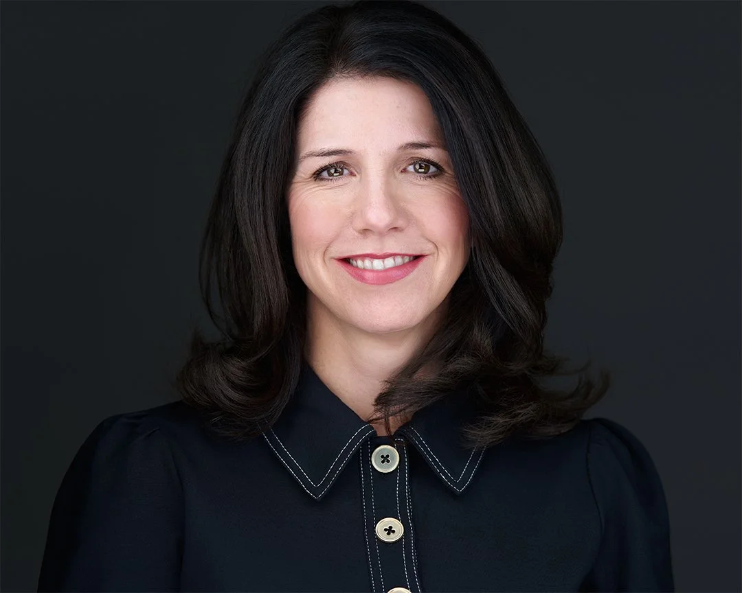 headshot portrait of rachel fry, a coach for leaders and law firms