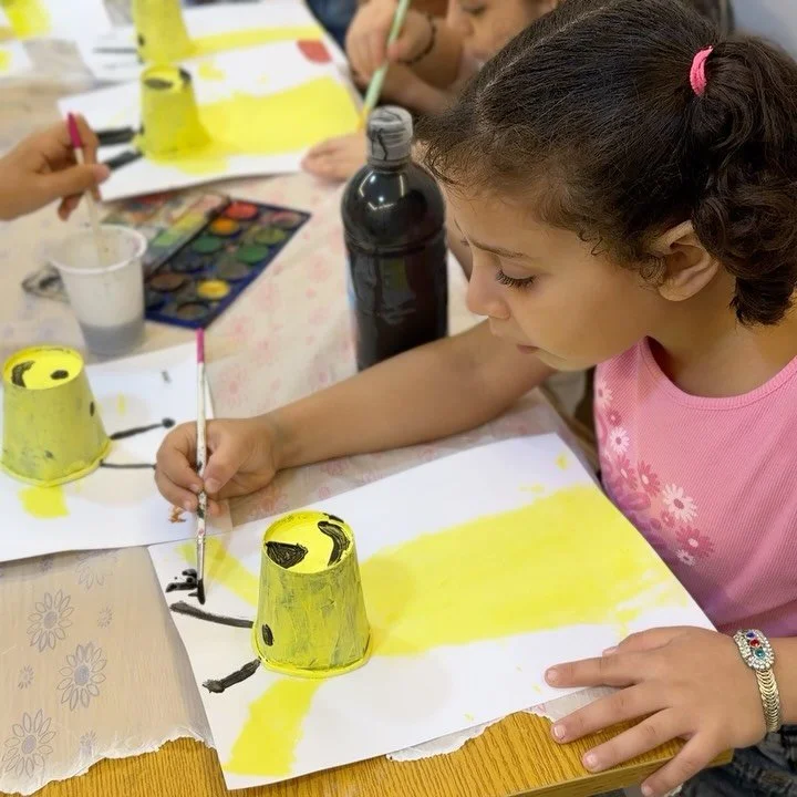 What Does the Giraffe Tell Us?
An interactive, projective activity using drawing and storytelling to explore children&rsquo;s underlying fears and emotions through an imaginary giraffe, fostering emotional release and offering a safe, engaging look i