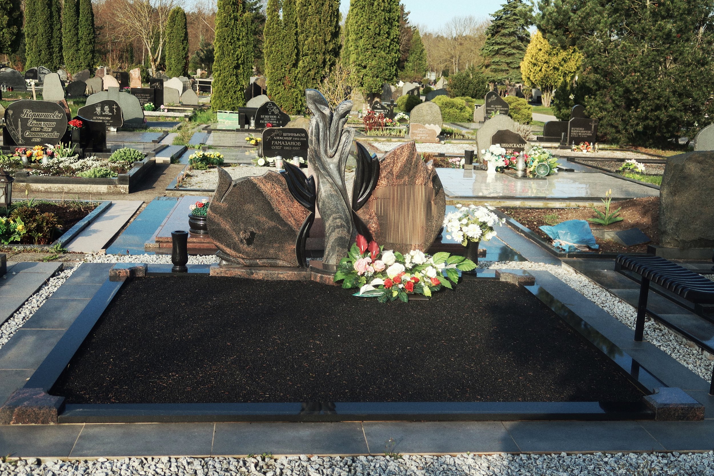dengtos kapavietės Klaipėda
kapaviečių restauravimas Klaipėdoje
granito plokštės kapams Palanga
kapų rekonstrukcija Neringa
kiek kainuoja dengimas plokštėmis Vakarų Lietuva
kapų uždengimas akmens plokštėmis
kapo apdaila granitu Klaipėda