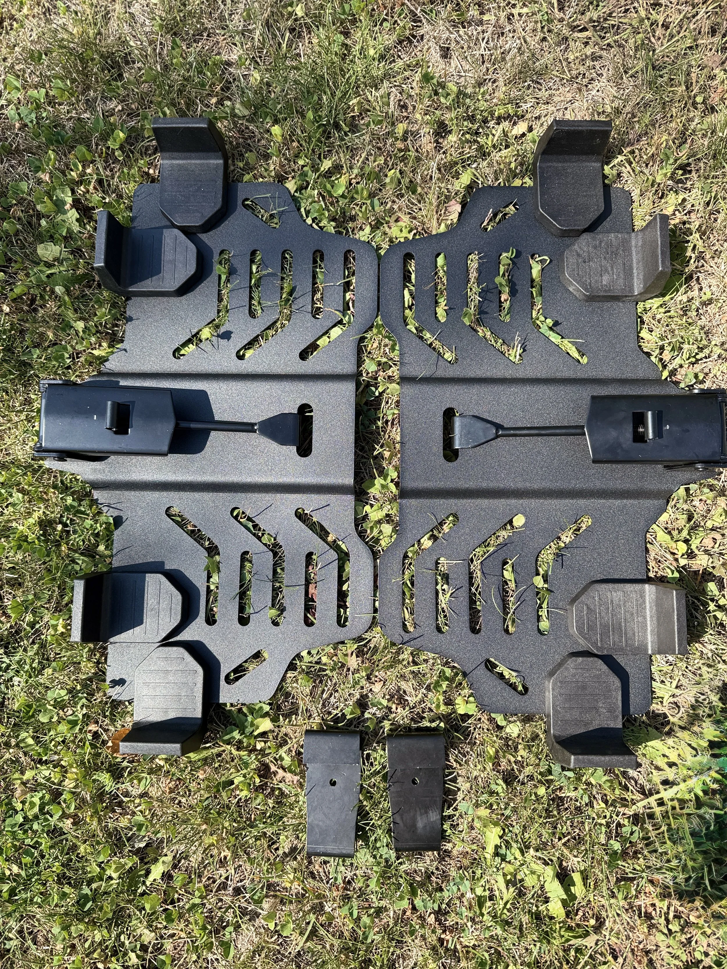 Quick Mount System&nbsp; fits 122L and 83L Rugged Storage cases. Compatible with most racks with T rails..jpg